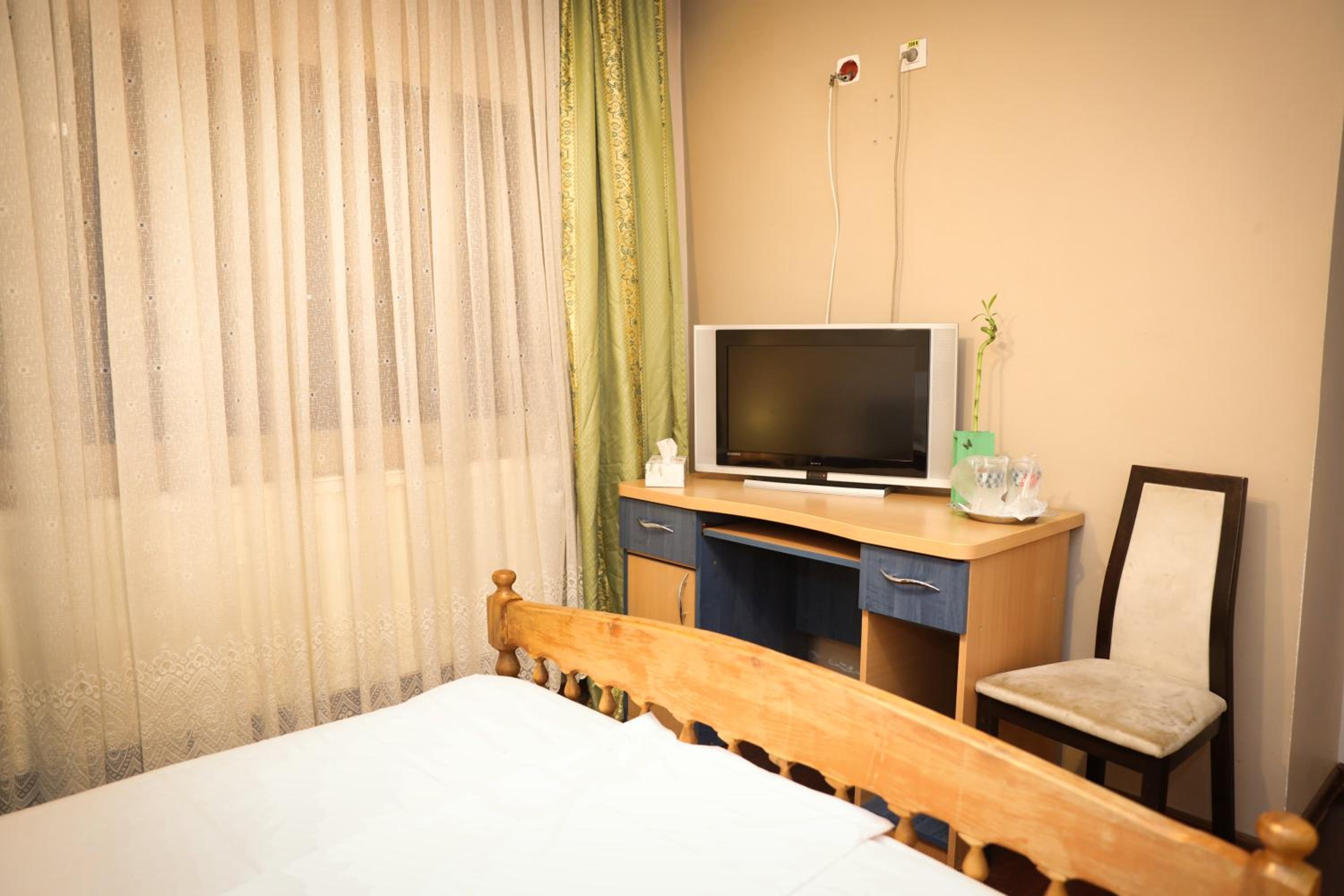 Deluxe Queen Room - Photo 4
