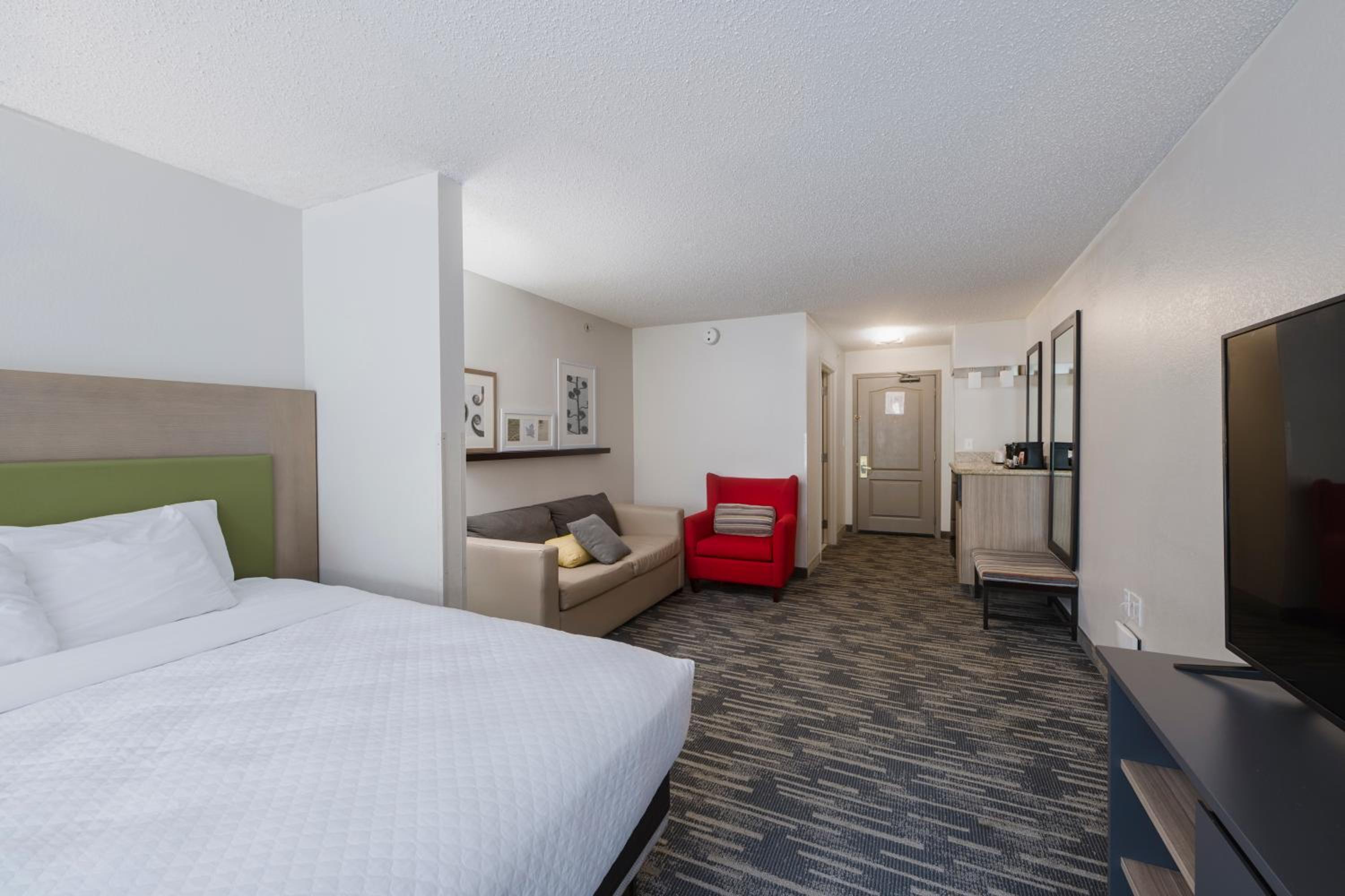 King Studio Suite - Photo 11