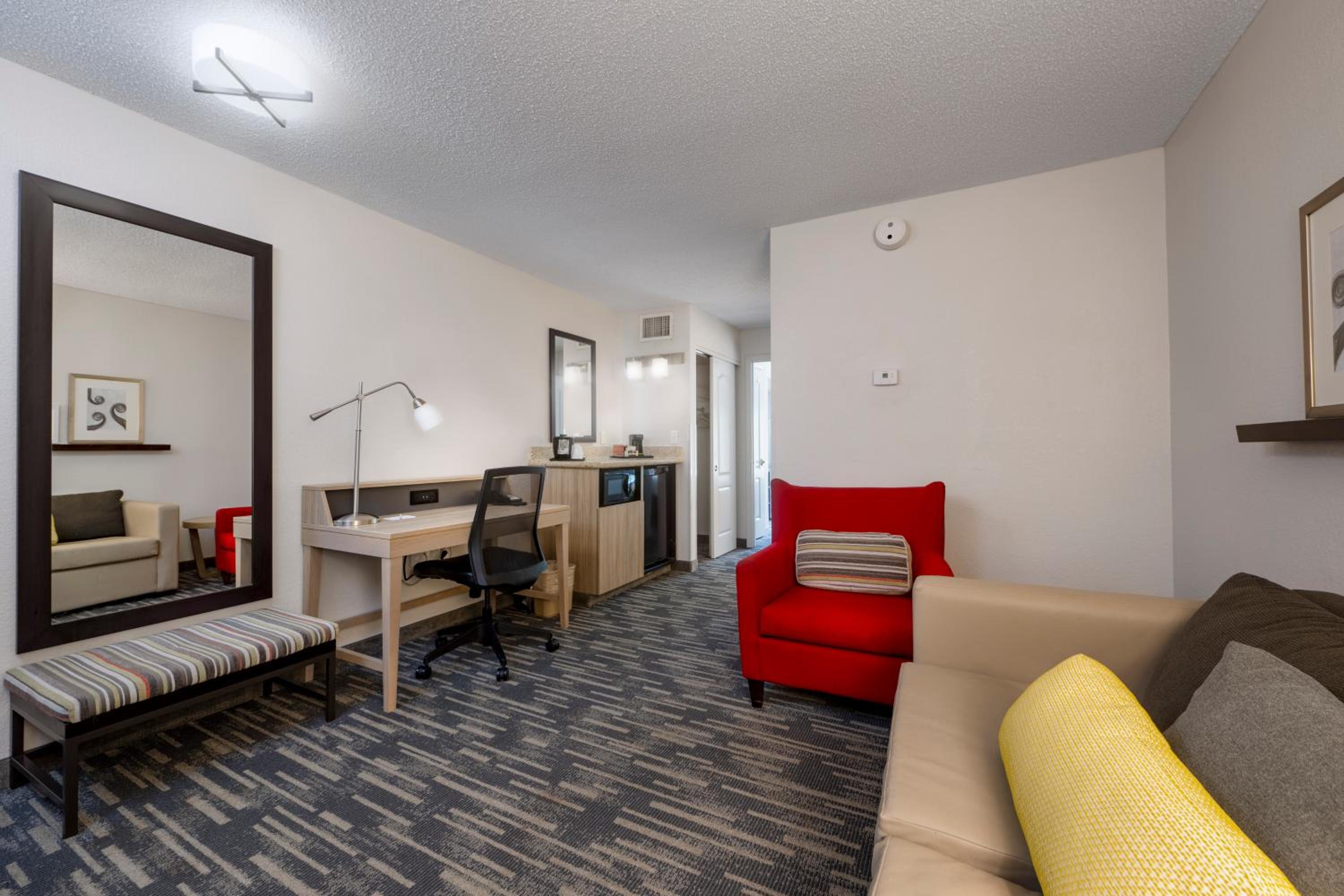 One-Bedroom King Suite - Non-Smoking - Photo 16