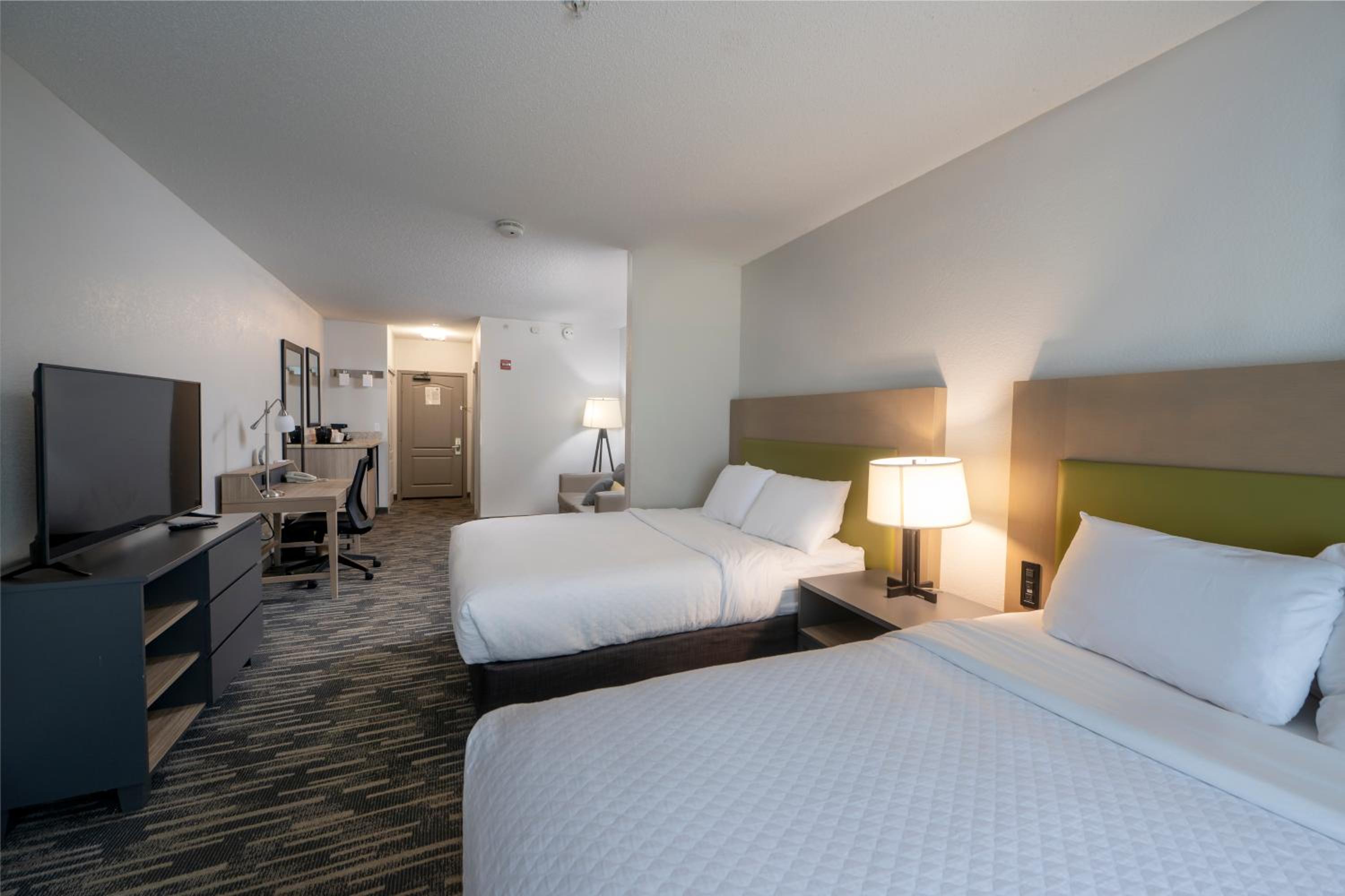 Studio Suite with Two Queen Beds - Photo 10