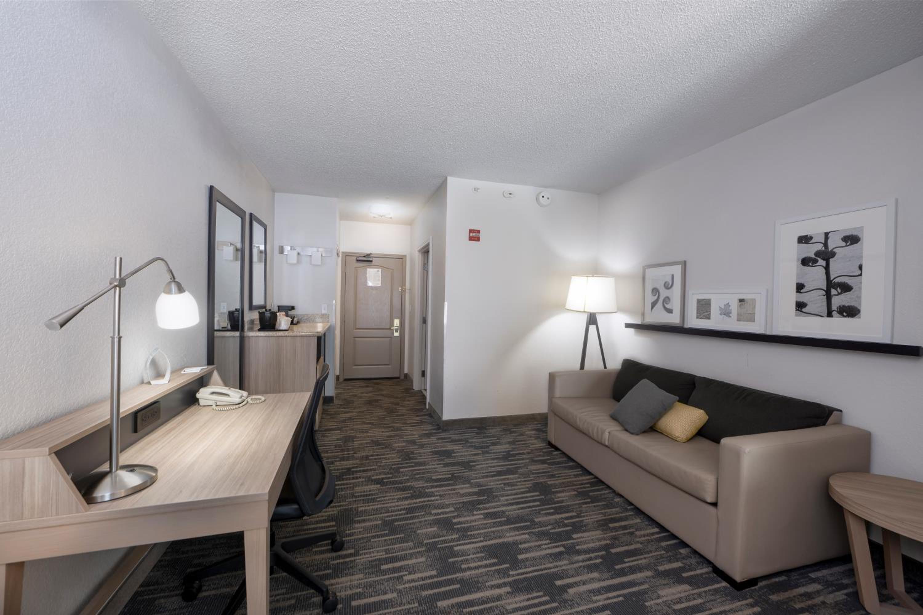 Studio Suite with Two Queen Beds - Photo 6