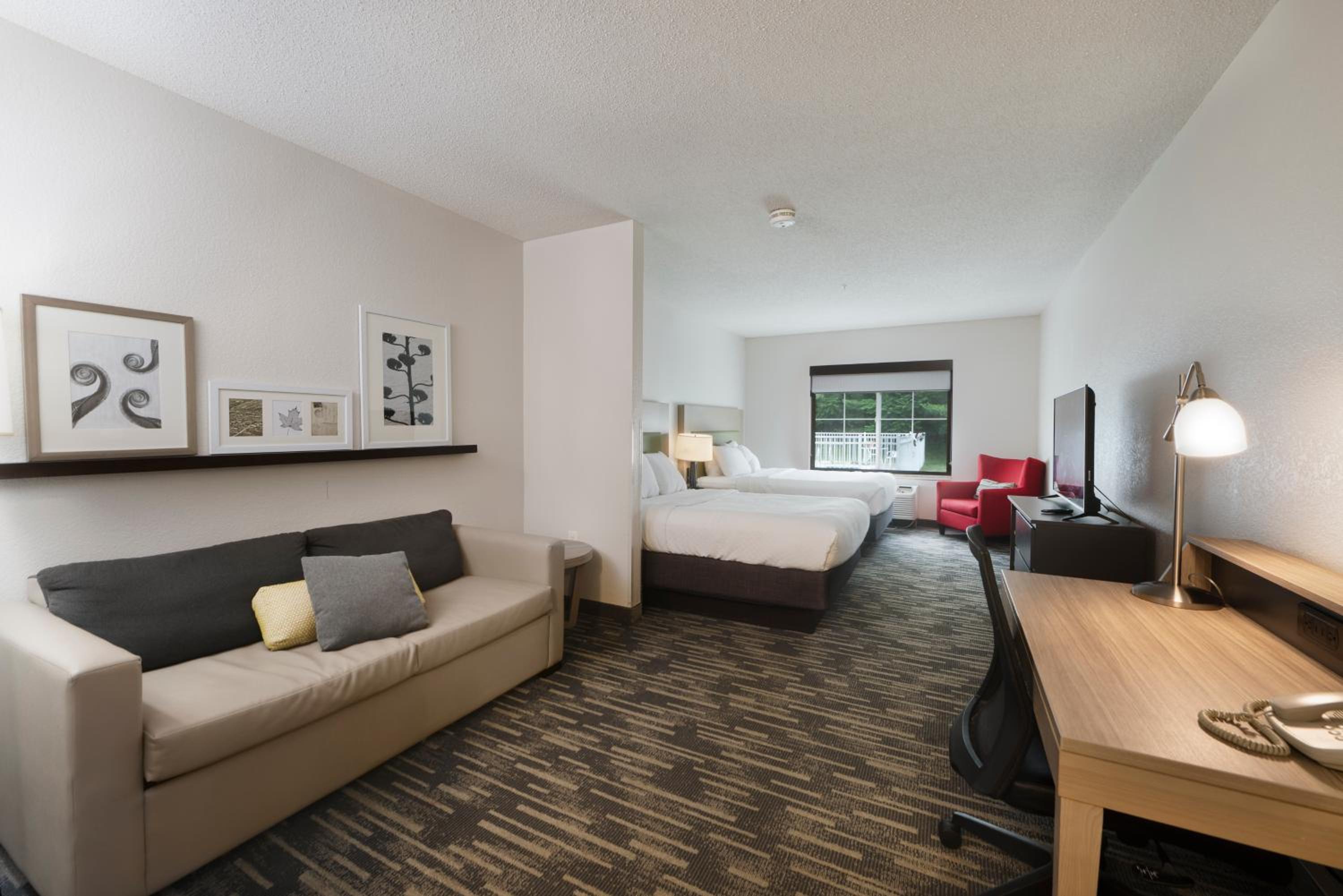 Studio Suite with Two Queen Beds - Photo 4