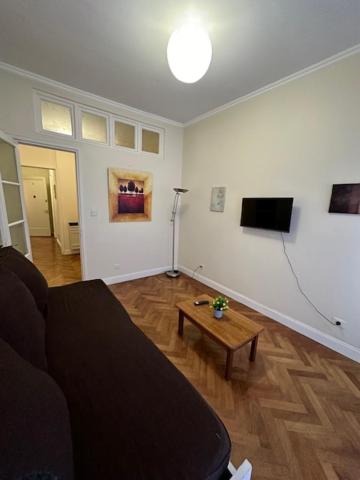 Deluxe One-Bedroom Apartment with City View photo 1