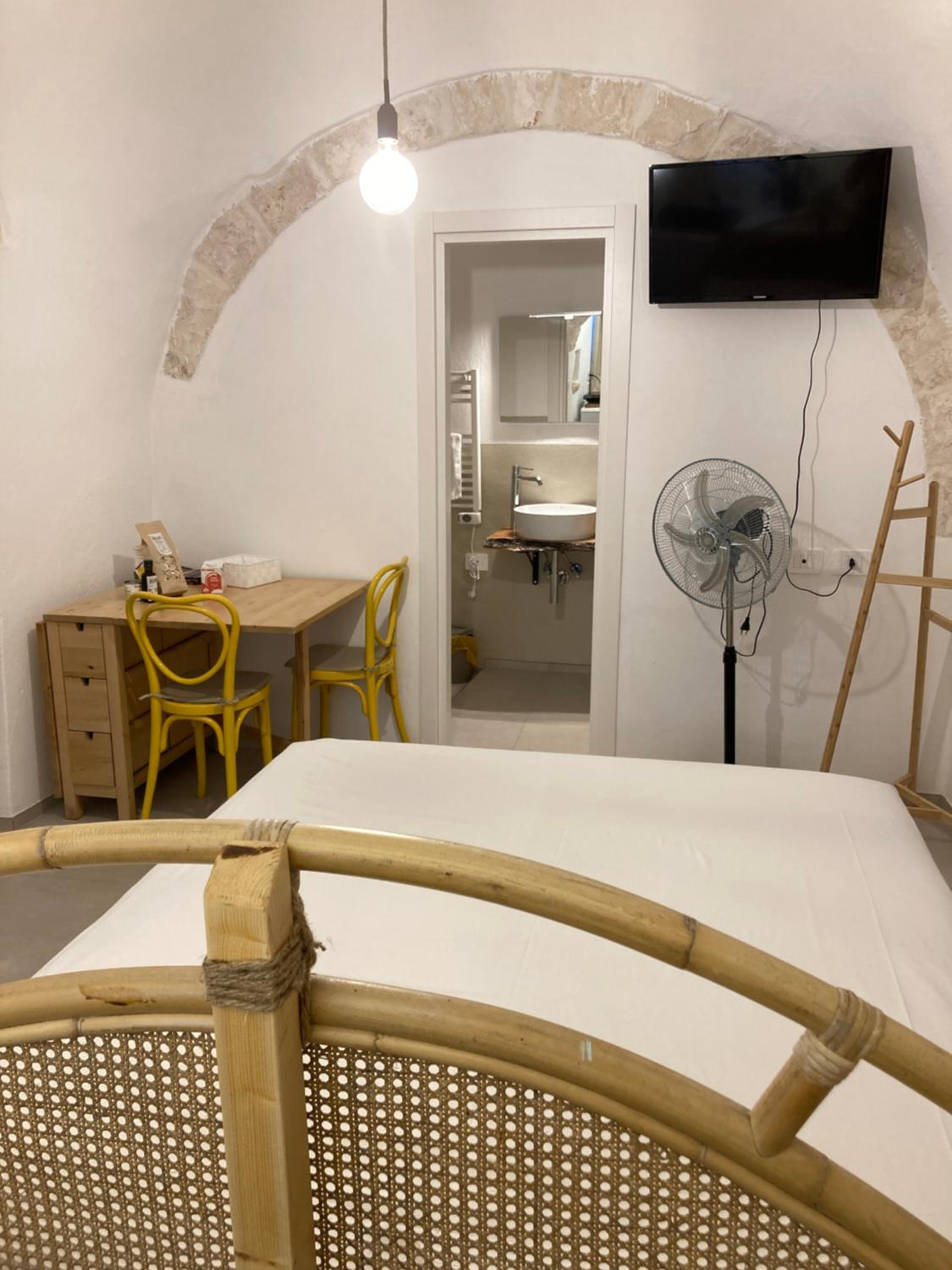 Studio Apartment with King Bed photo 1