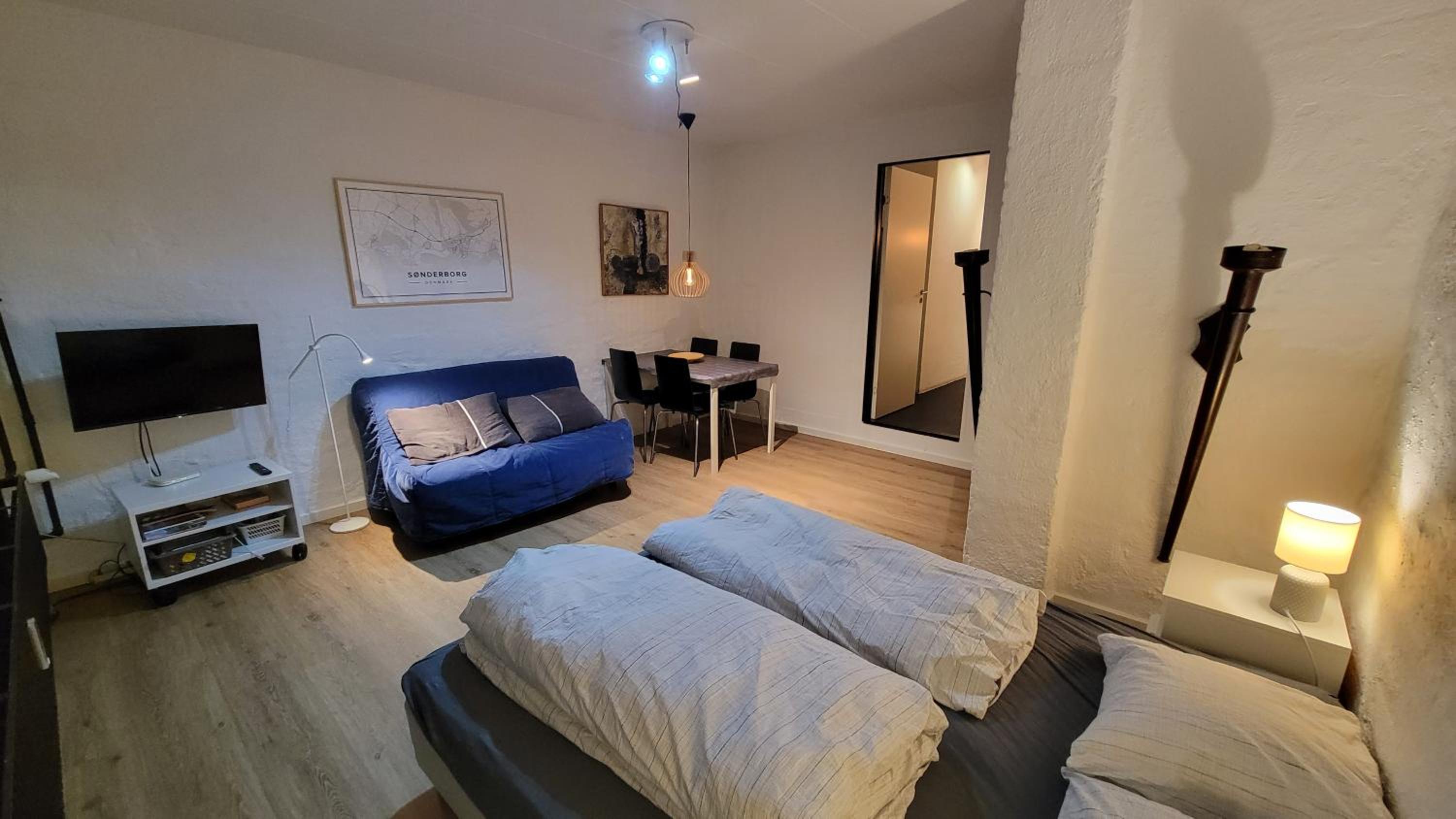 One-Bedroom Apartment photo 1