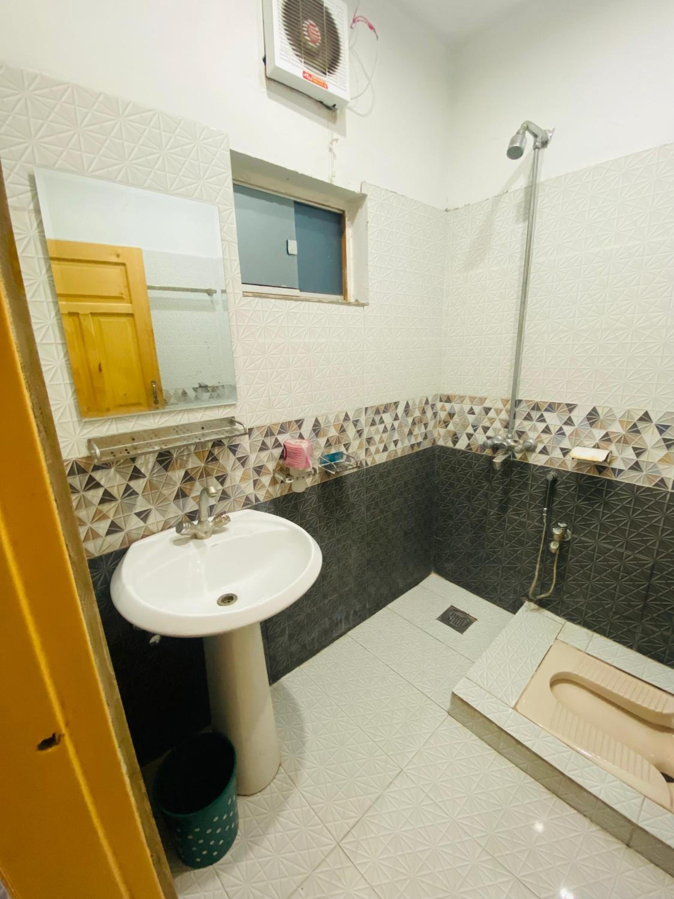 Budget Double Room photo 2