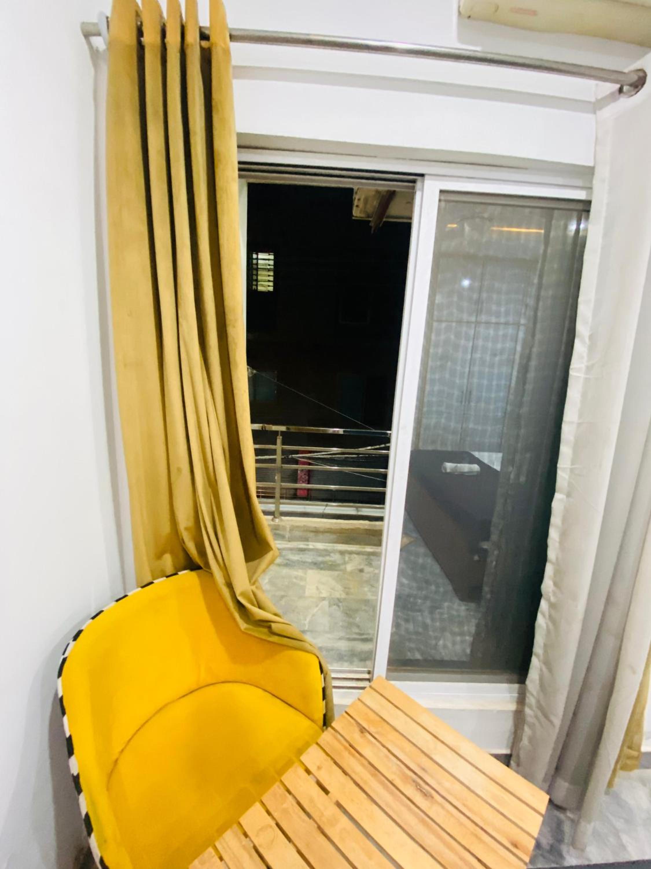 Deluxe Single Room With Balcony photo 2
