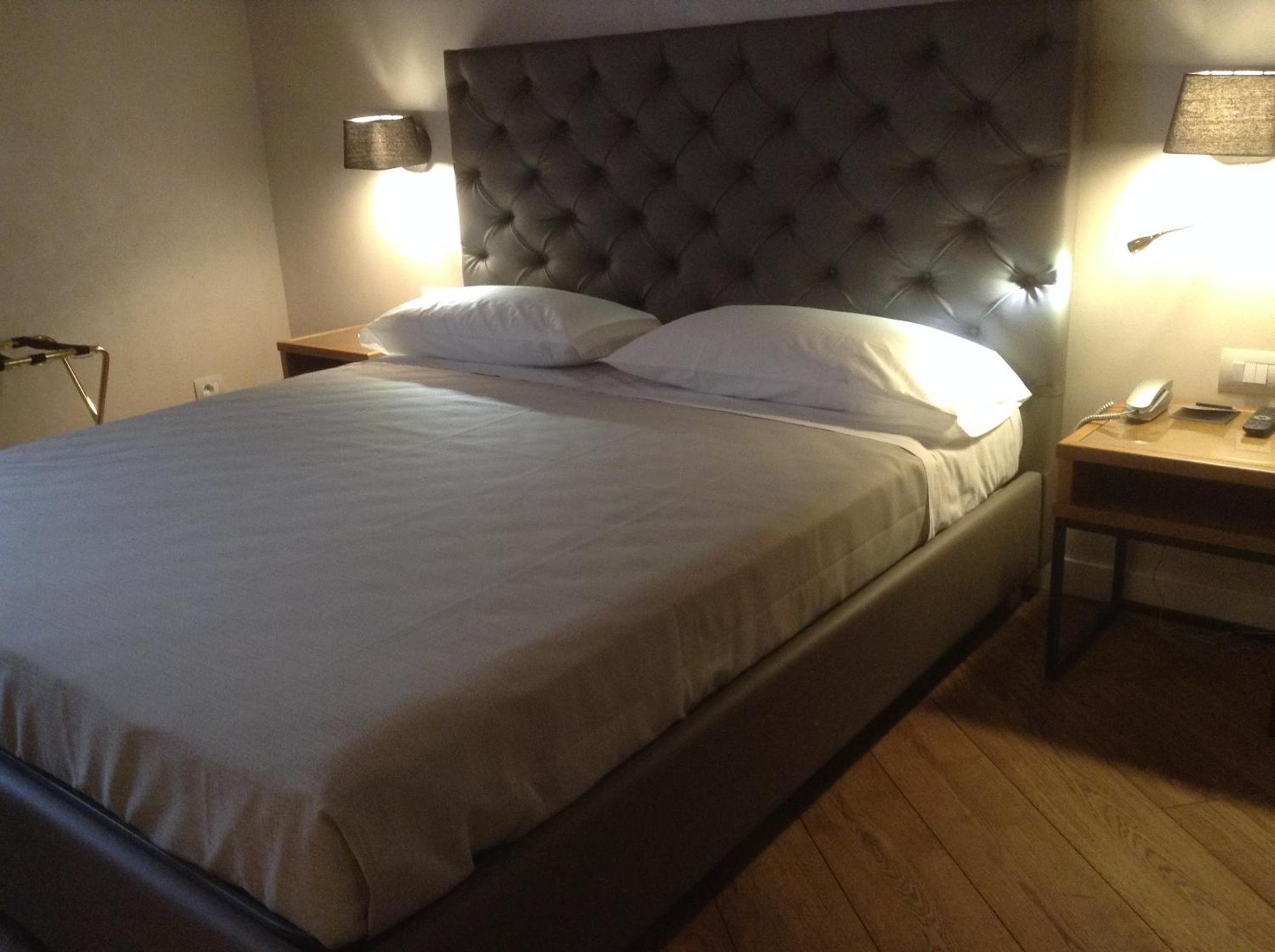 Superior Twin Room thumbnail 5