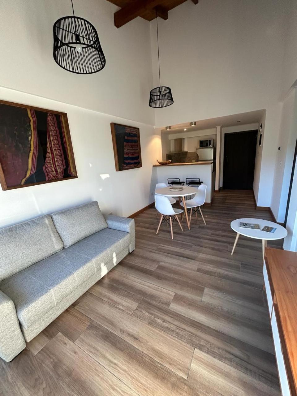 One-Bedroom Apartment photo 1