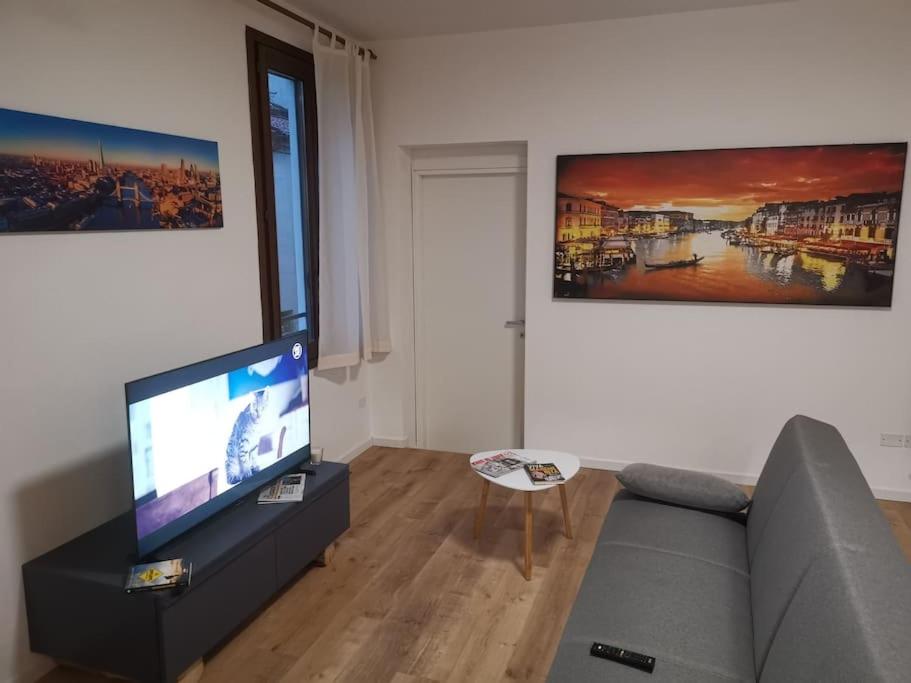 One-Bedroom Apartment photo 3