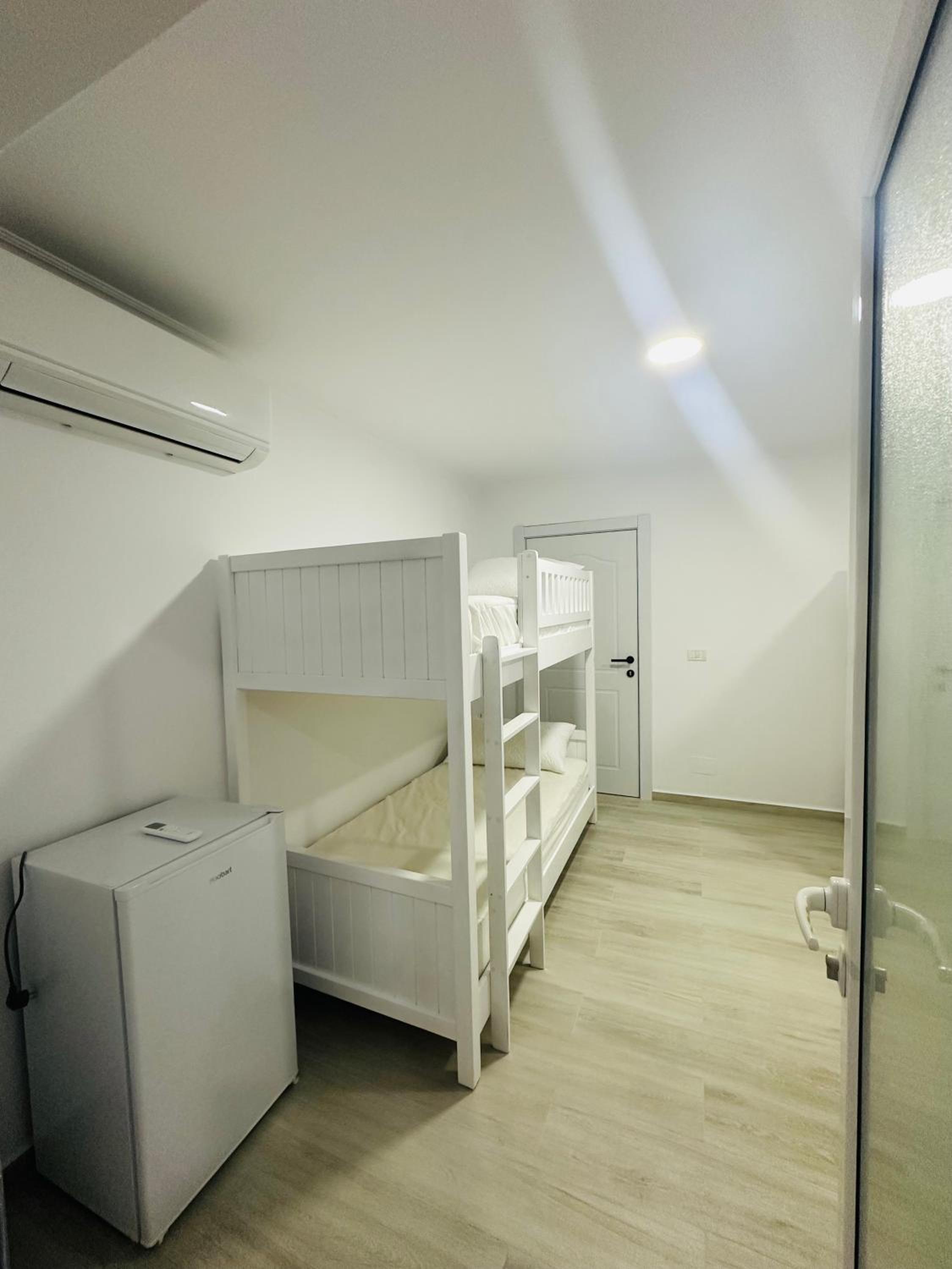 6-Bed Mixed Dormitory Room