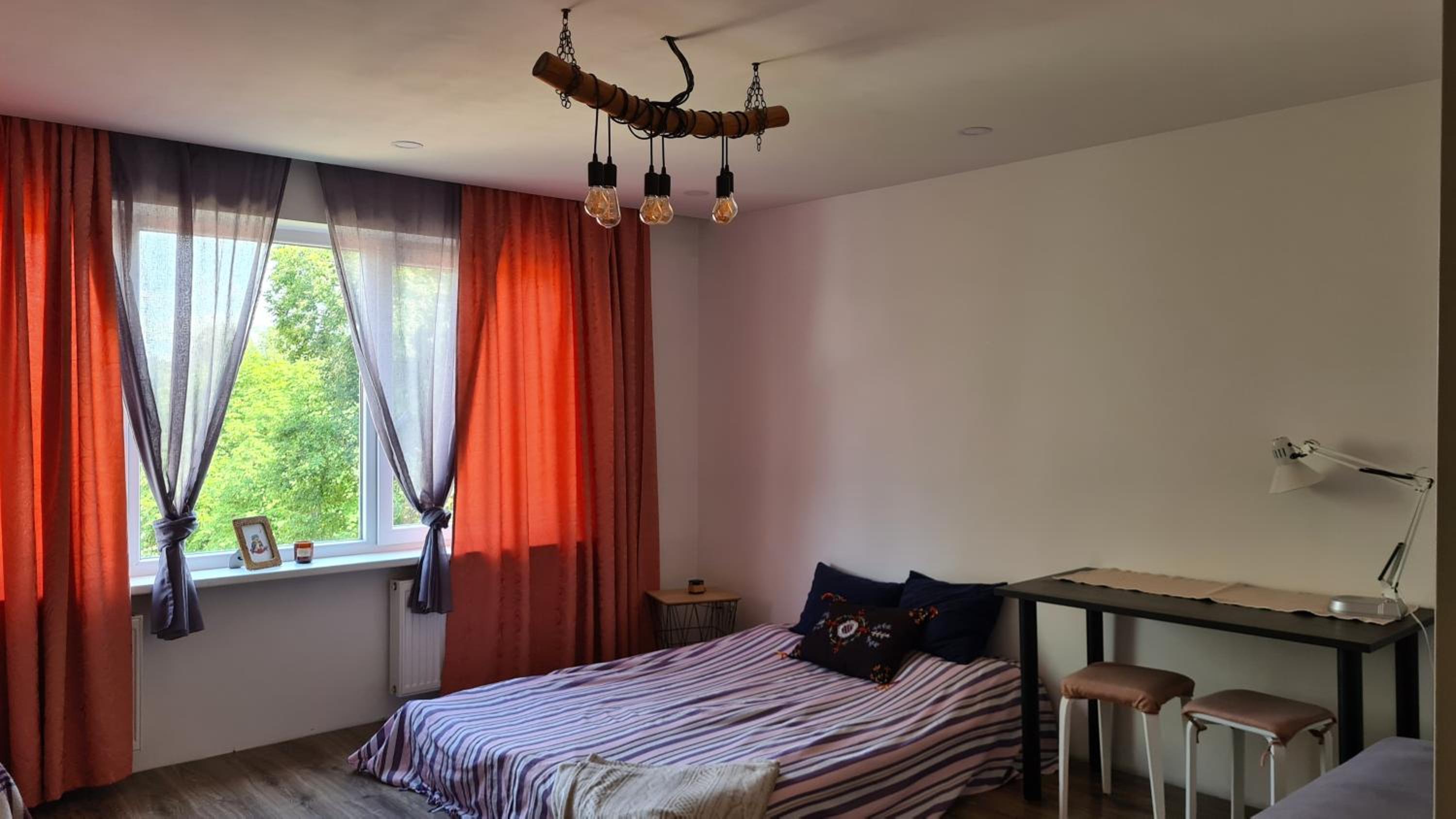 One-Bedroom Apartment photo 1