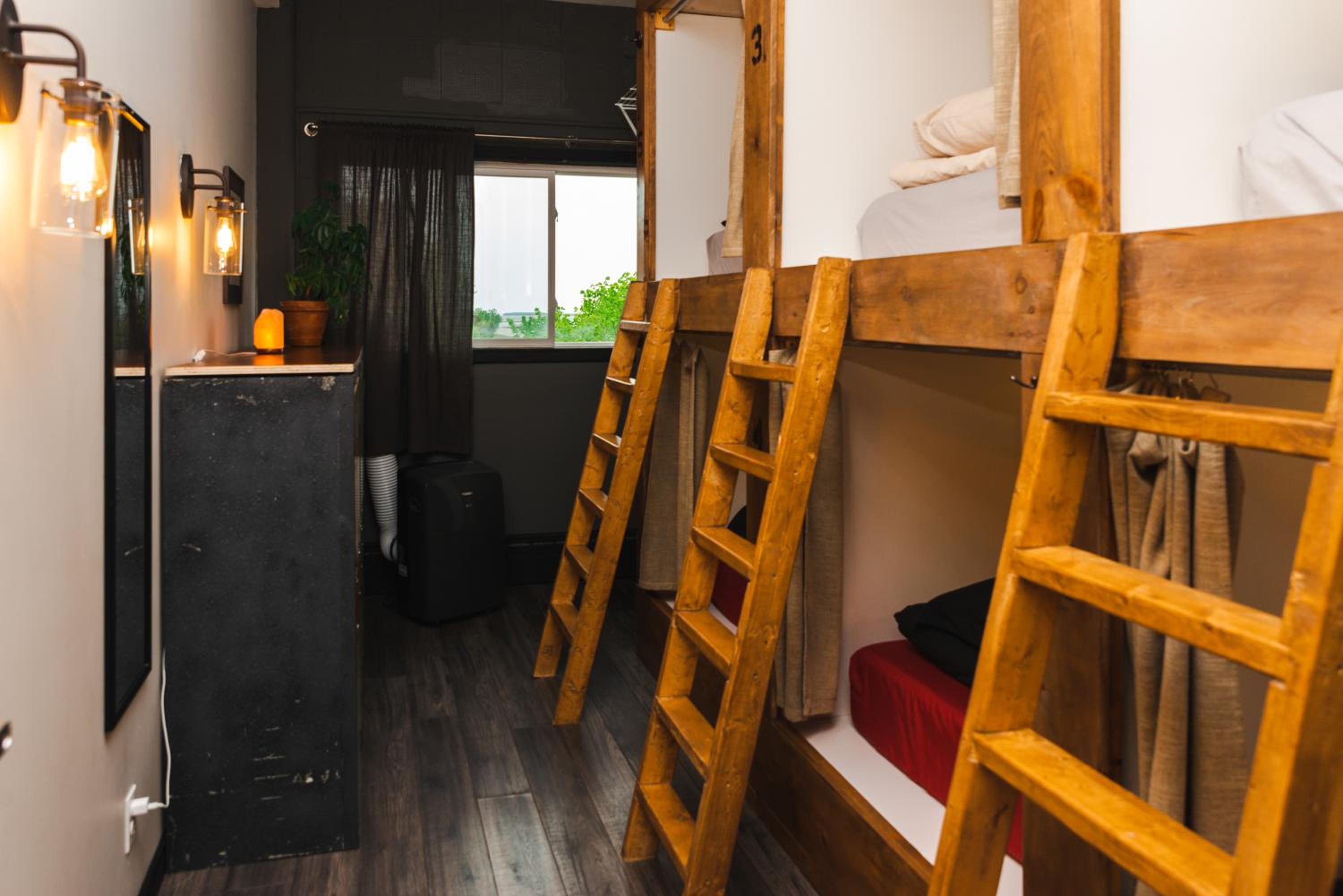 Bed in 6-Bed Mixed Dormitory Room - No Pets photo 1