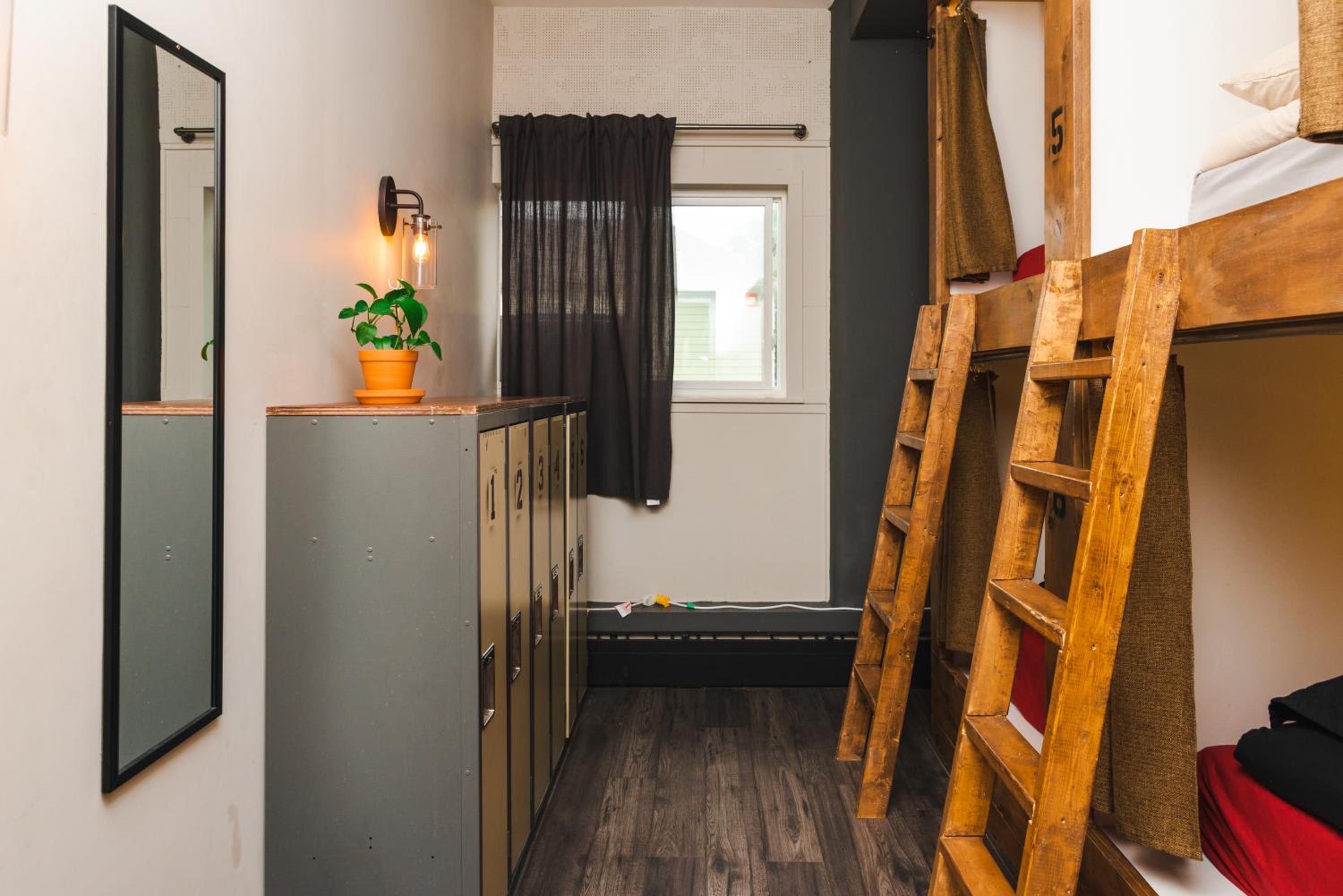 Single Bed in Male Dormitory Room - No Pets  photo 1