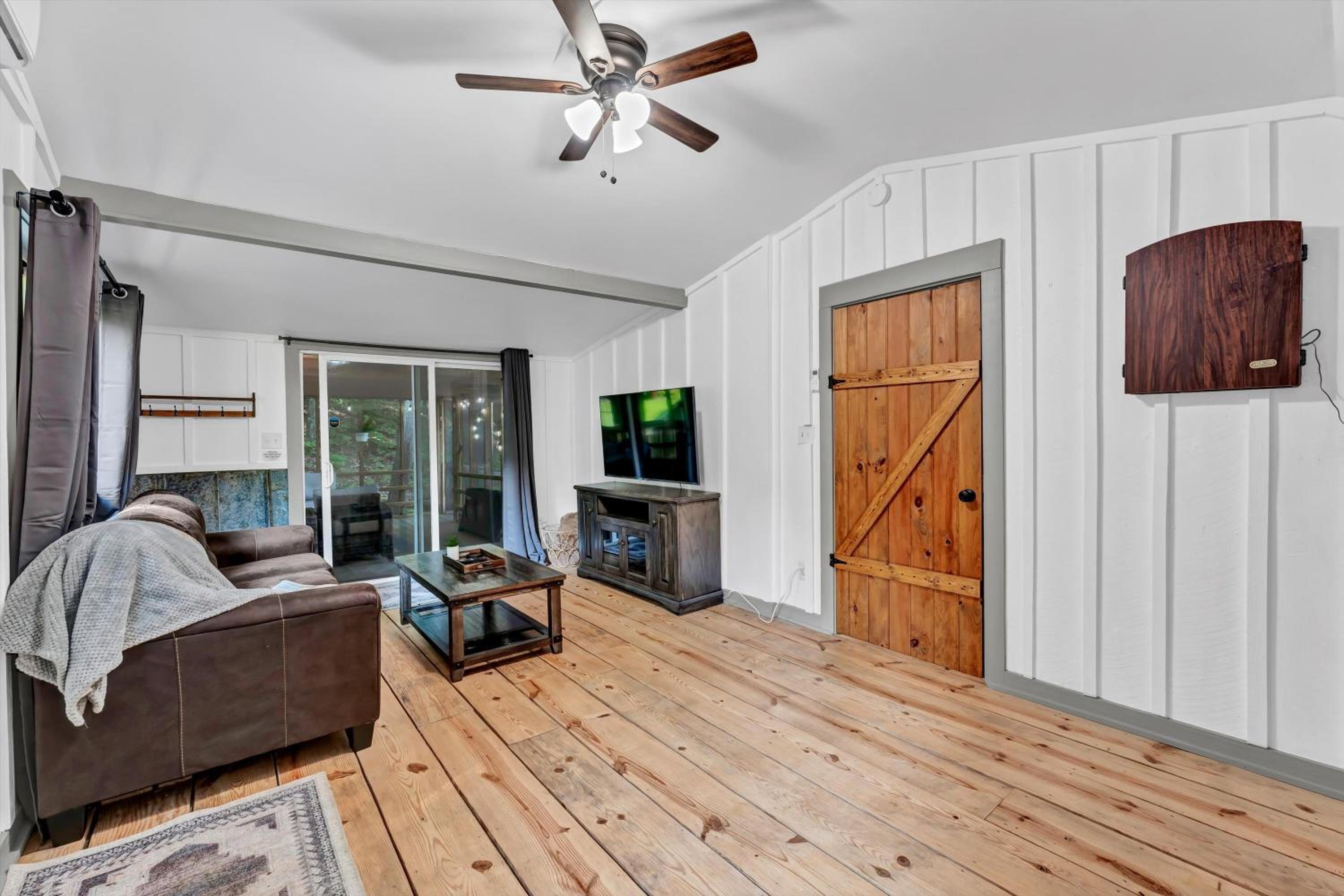 One-Bedroom House photo 1
