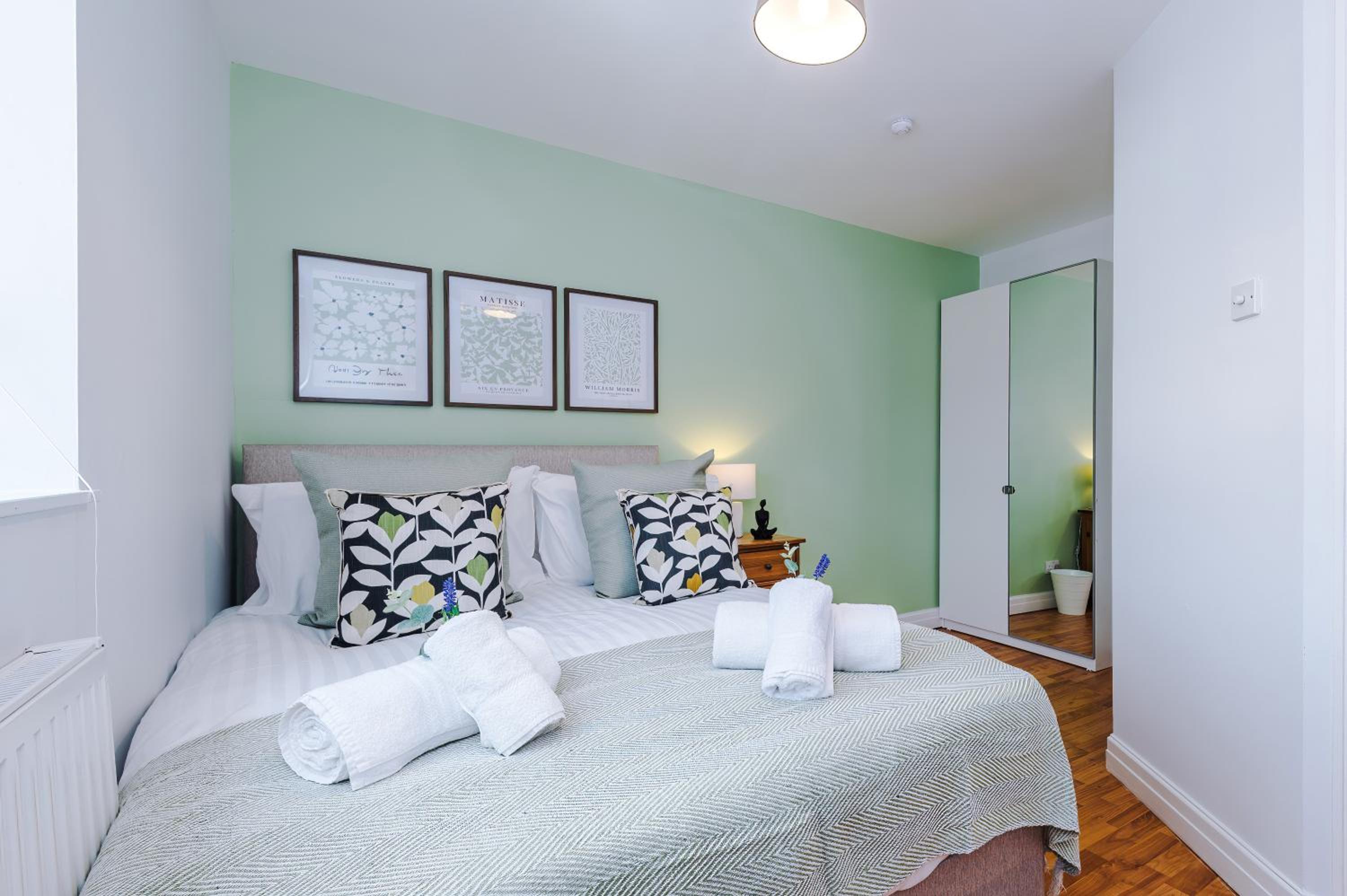 Three-Bedroom House photo 3