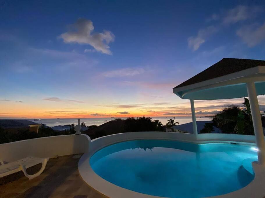 Three-Bedroom Villa photo 2