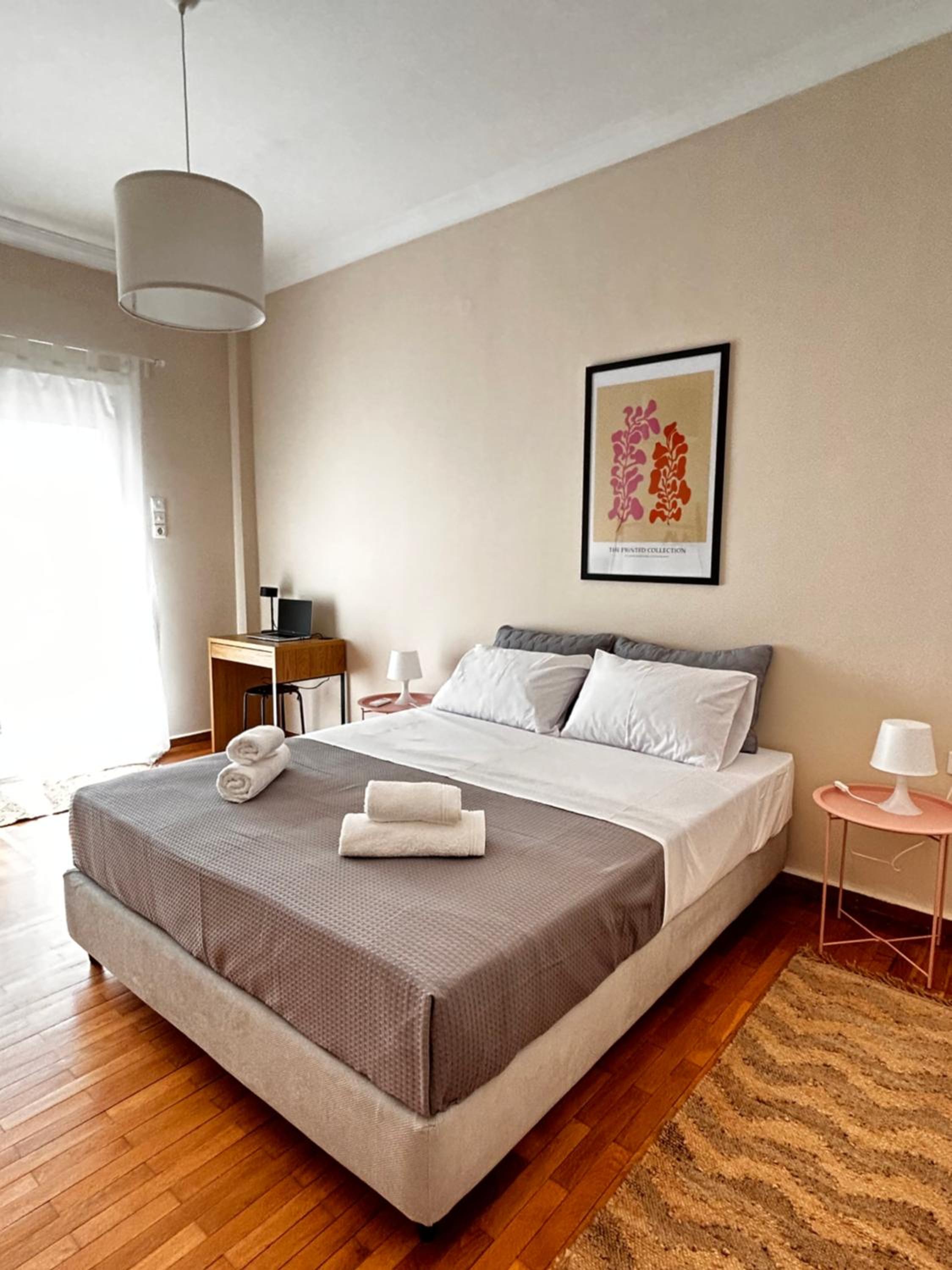 One-Bedroom Apartment photo 1