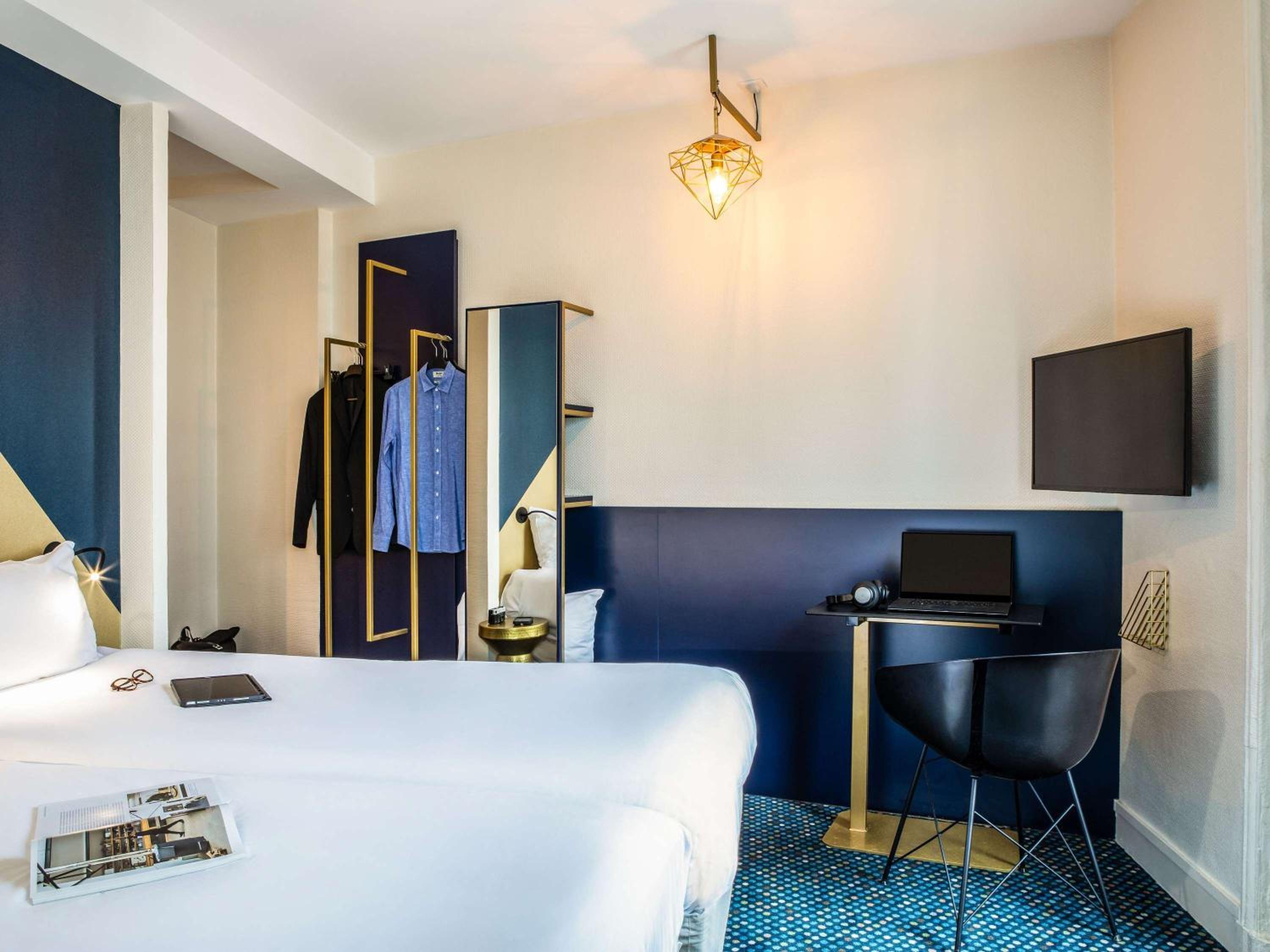 Standard Twin Room thumbnail 6