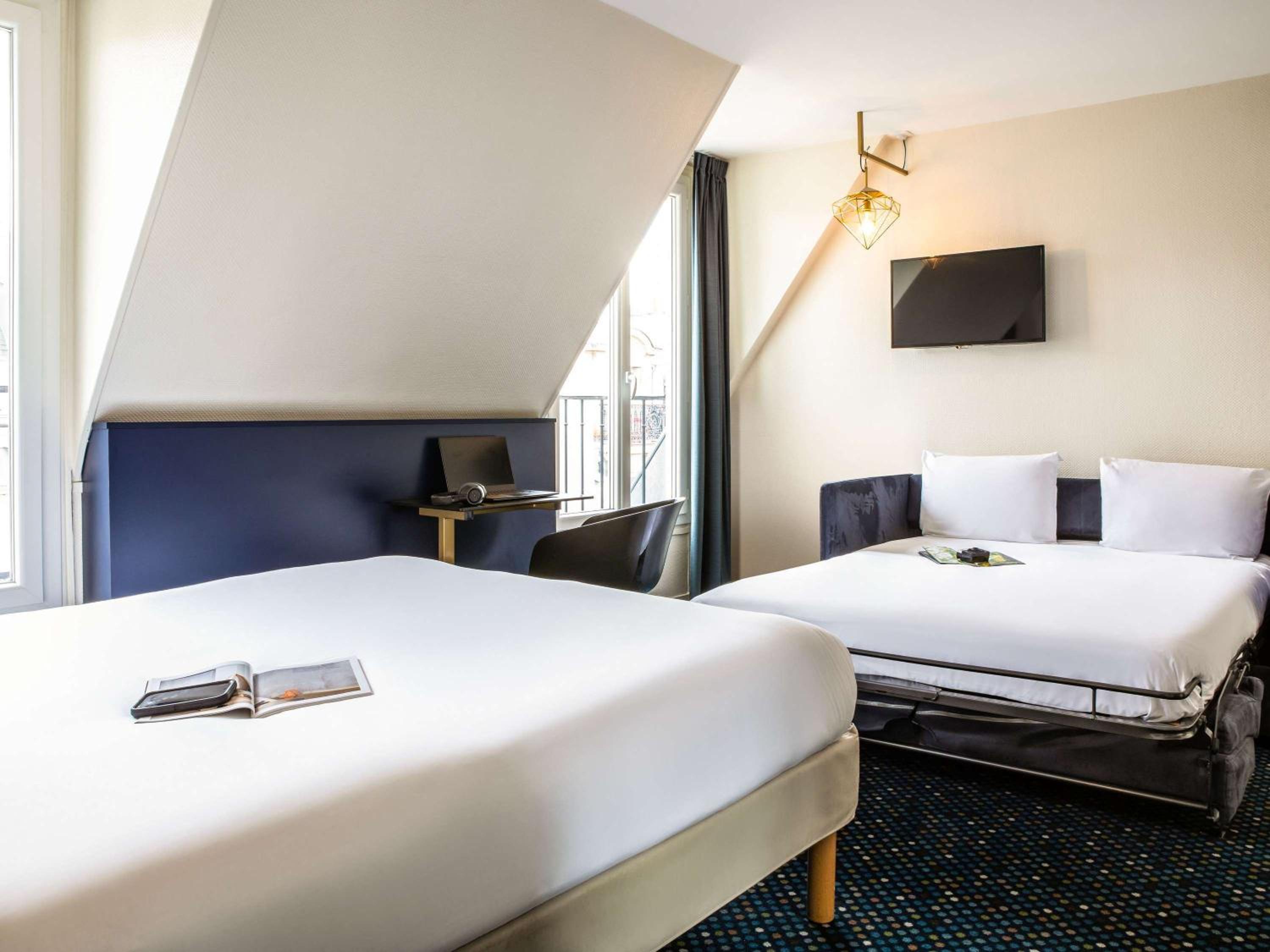 Standard Family Suite With One Double Bed And Sofa