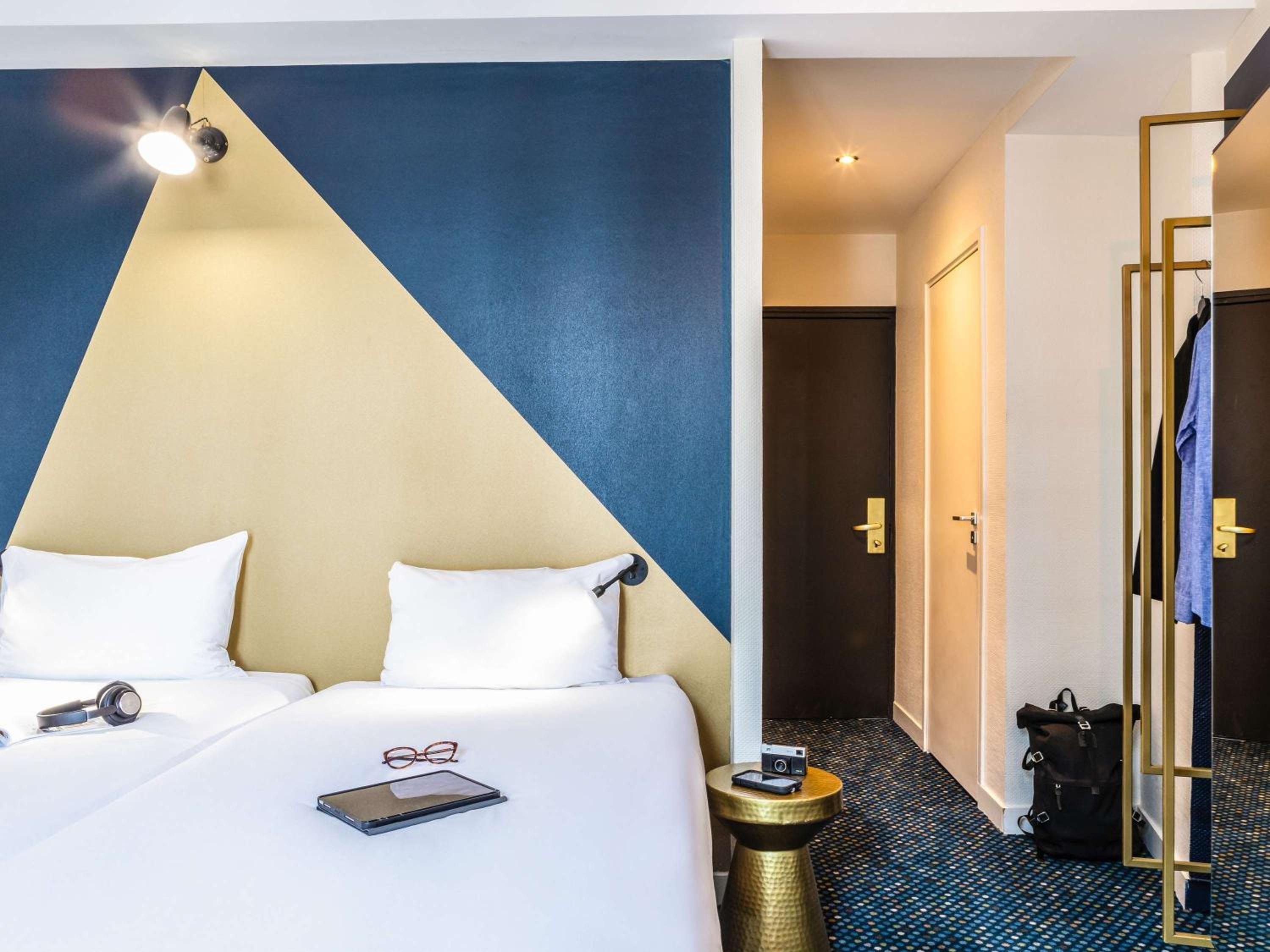 Standard Twin Room thumbnail 5