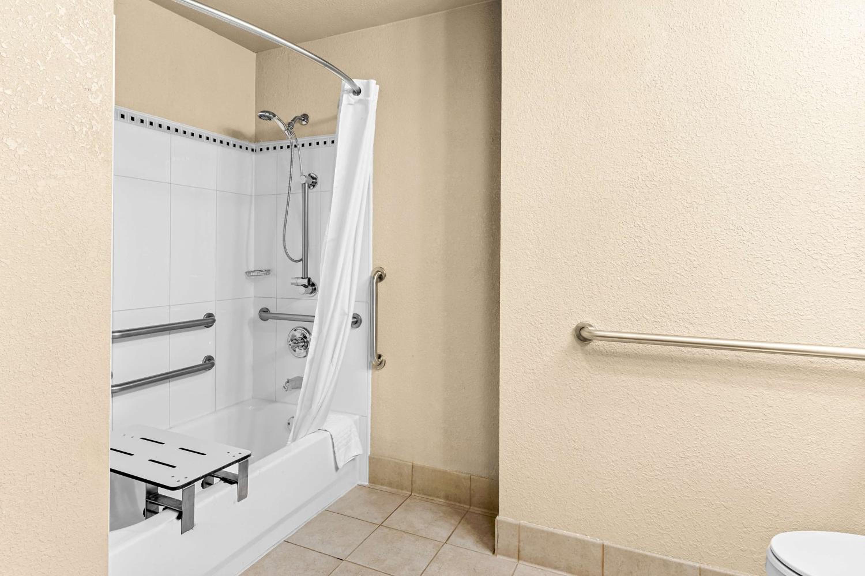 King Room - Disability Access photo 3