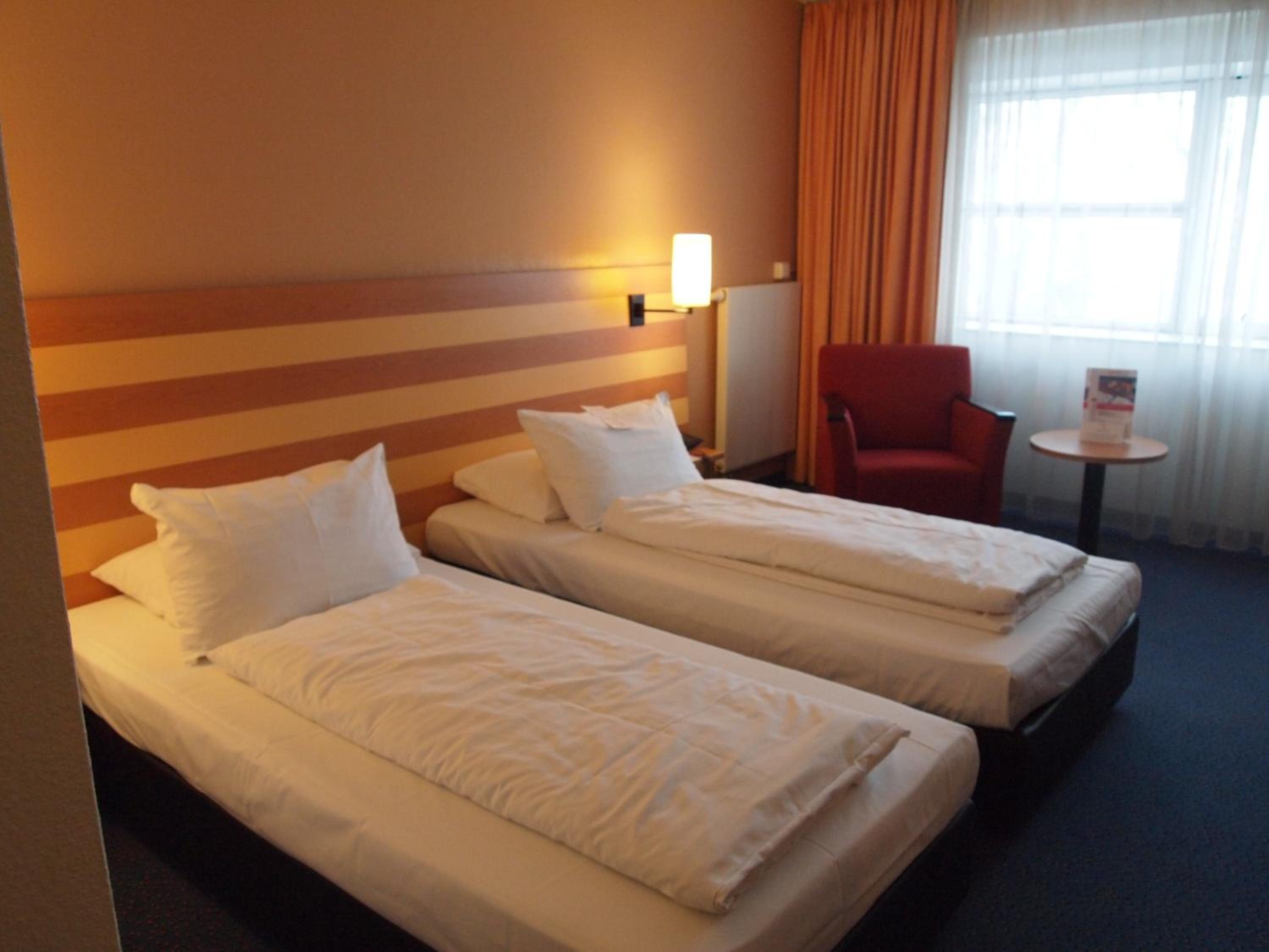 Standard Double or Twin Room - Photo 8