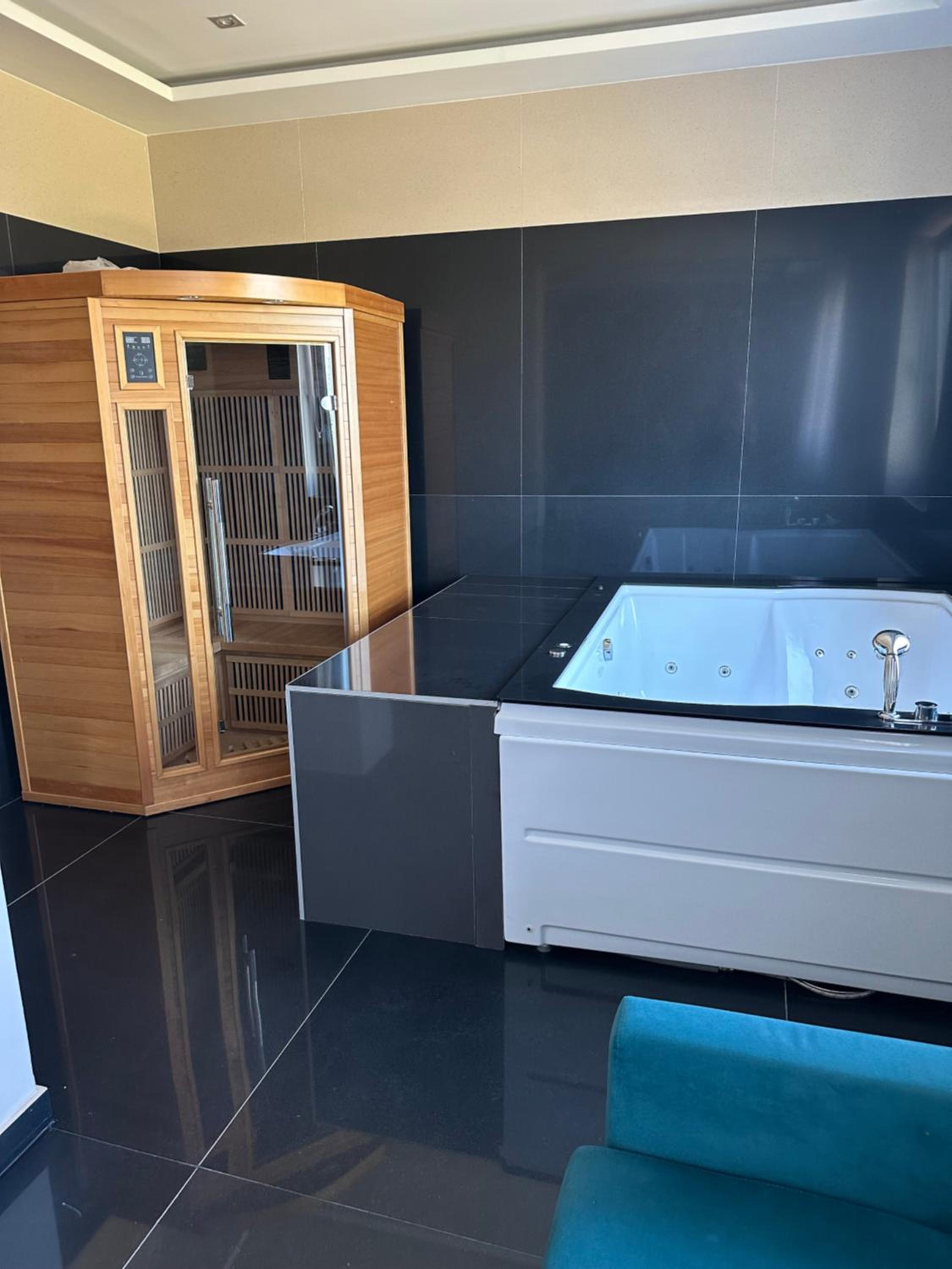 Queen Room With Spa Bath