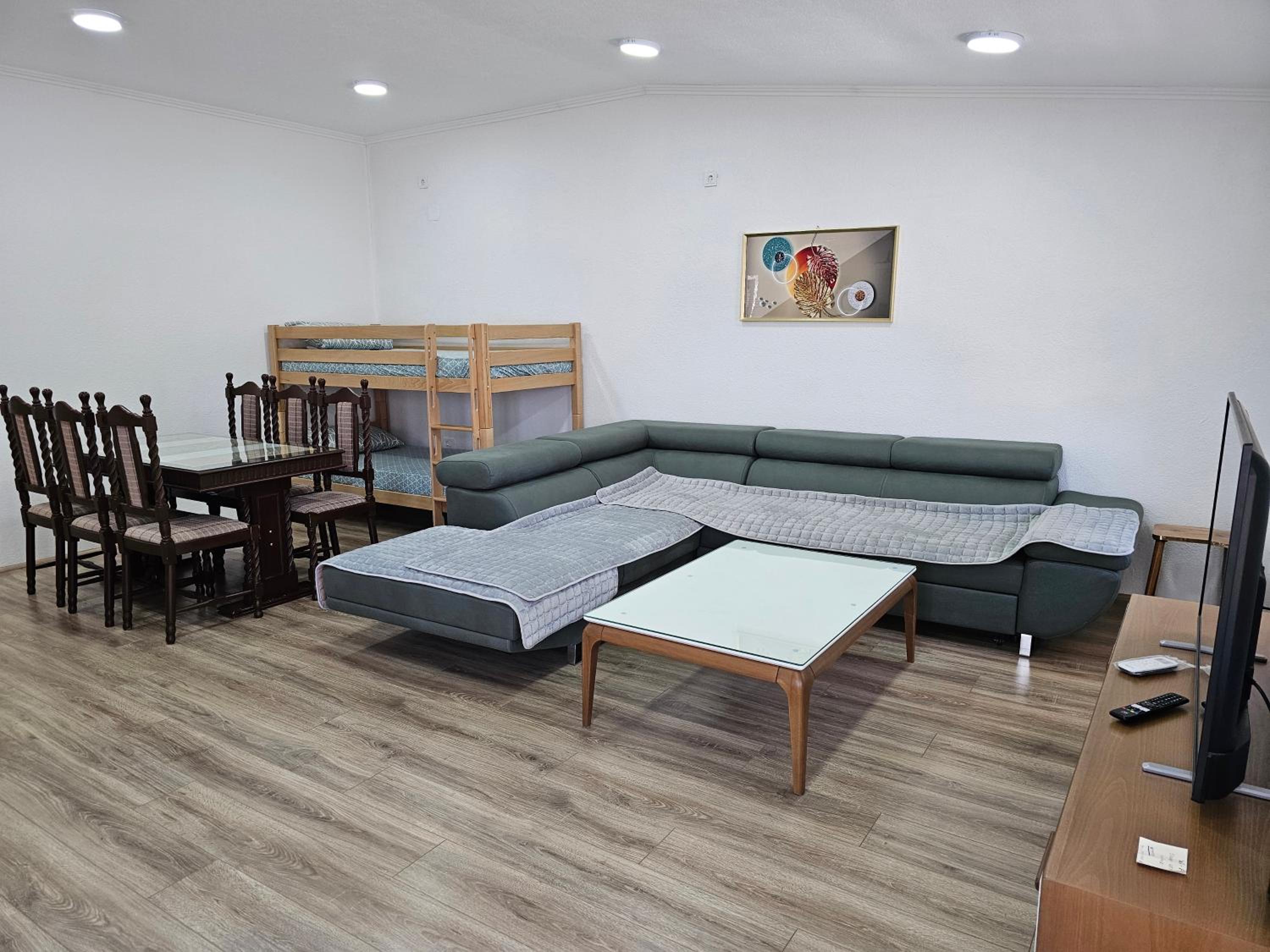 Apartment photo 2