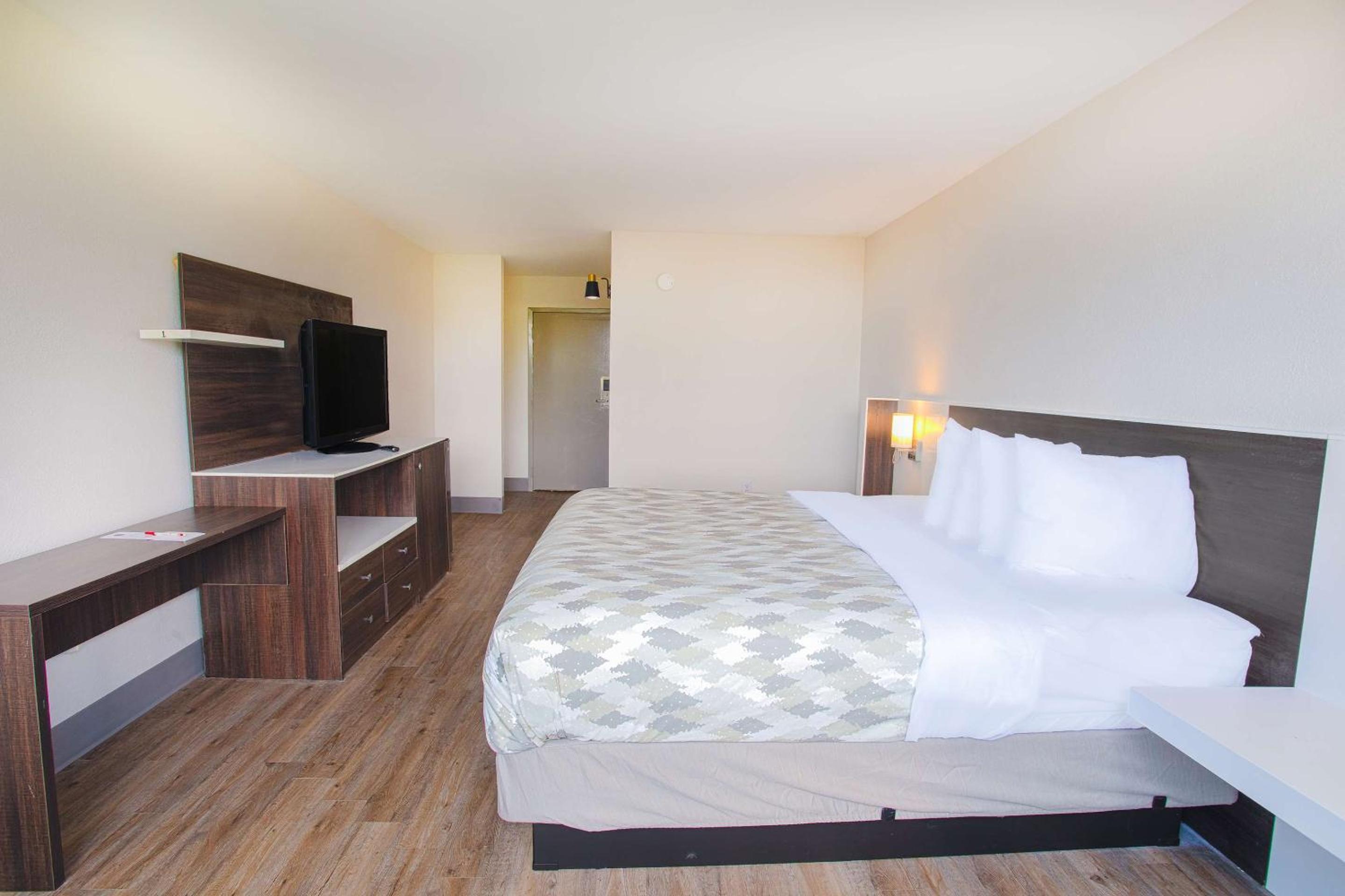 King Room - Mobility Access/Non-Smoking - Photo 5