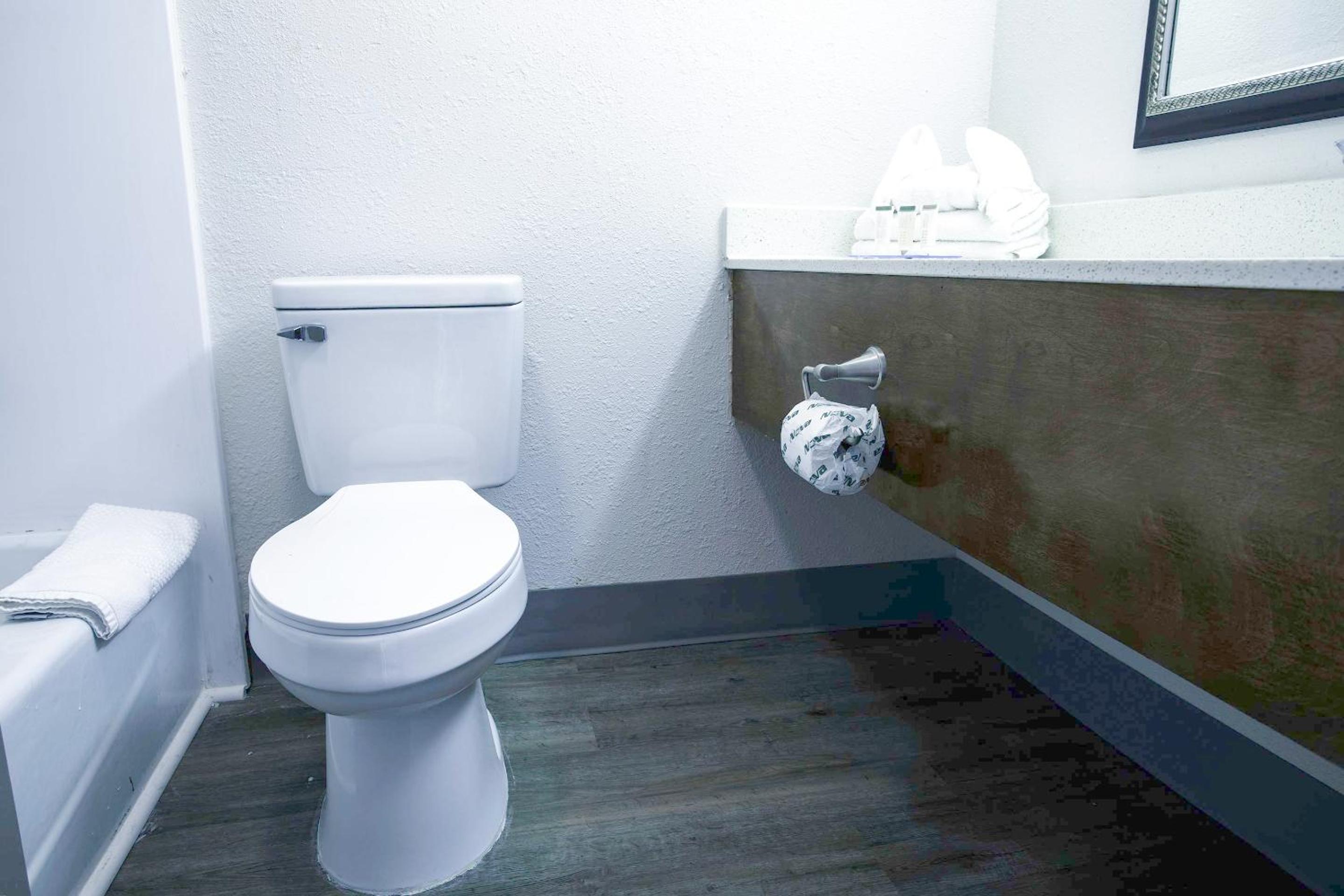King Room - Mobility Access/Non-Smoking - Photo 6