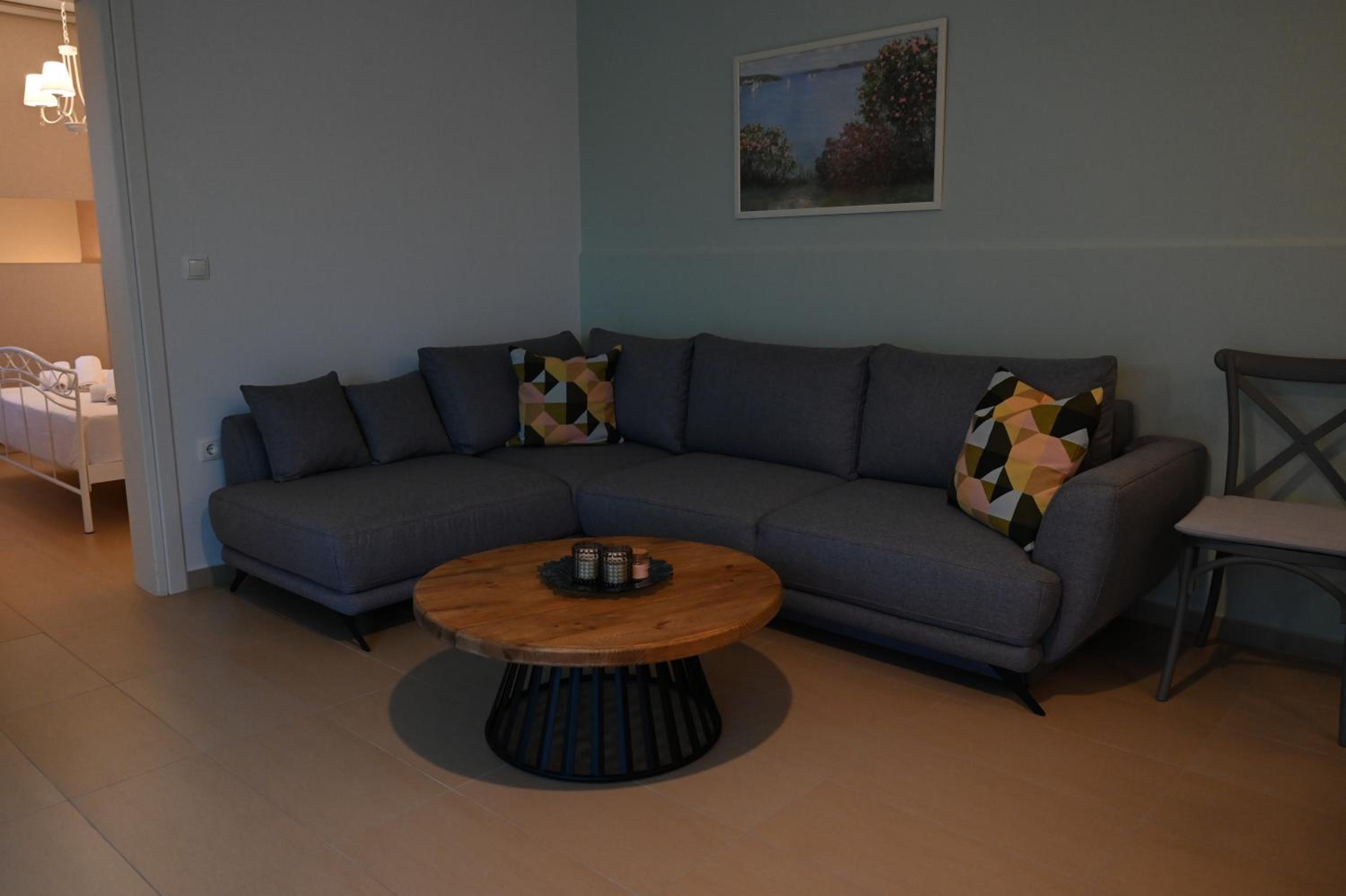 One-Bedroom House photo 1