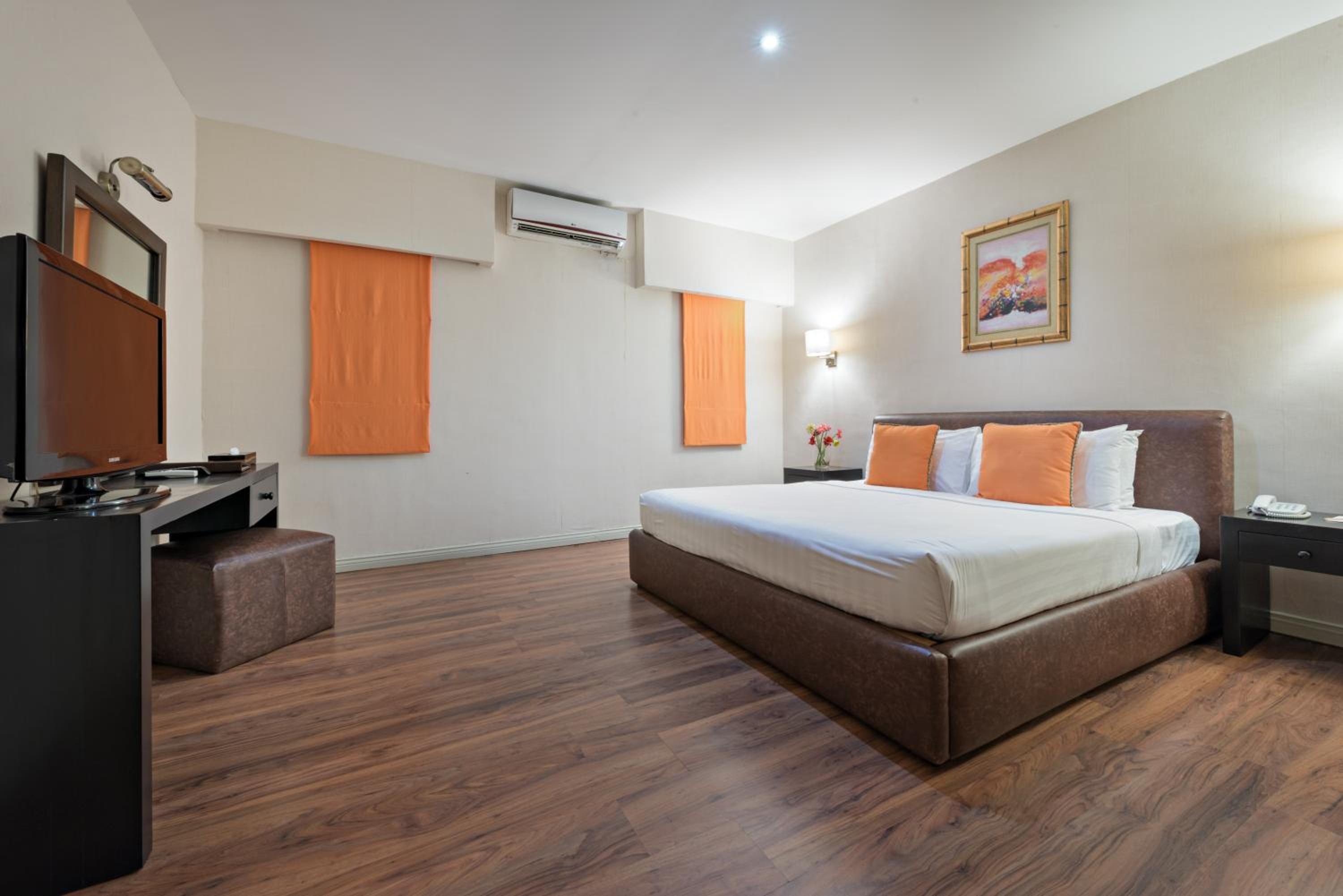 Deluxe King Room