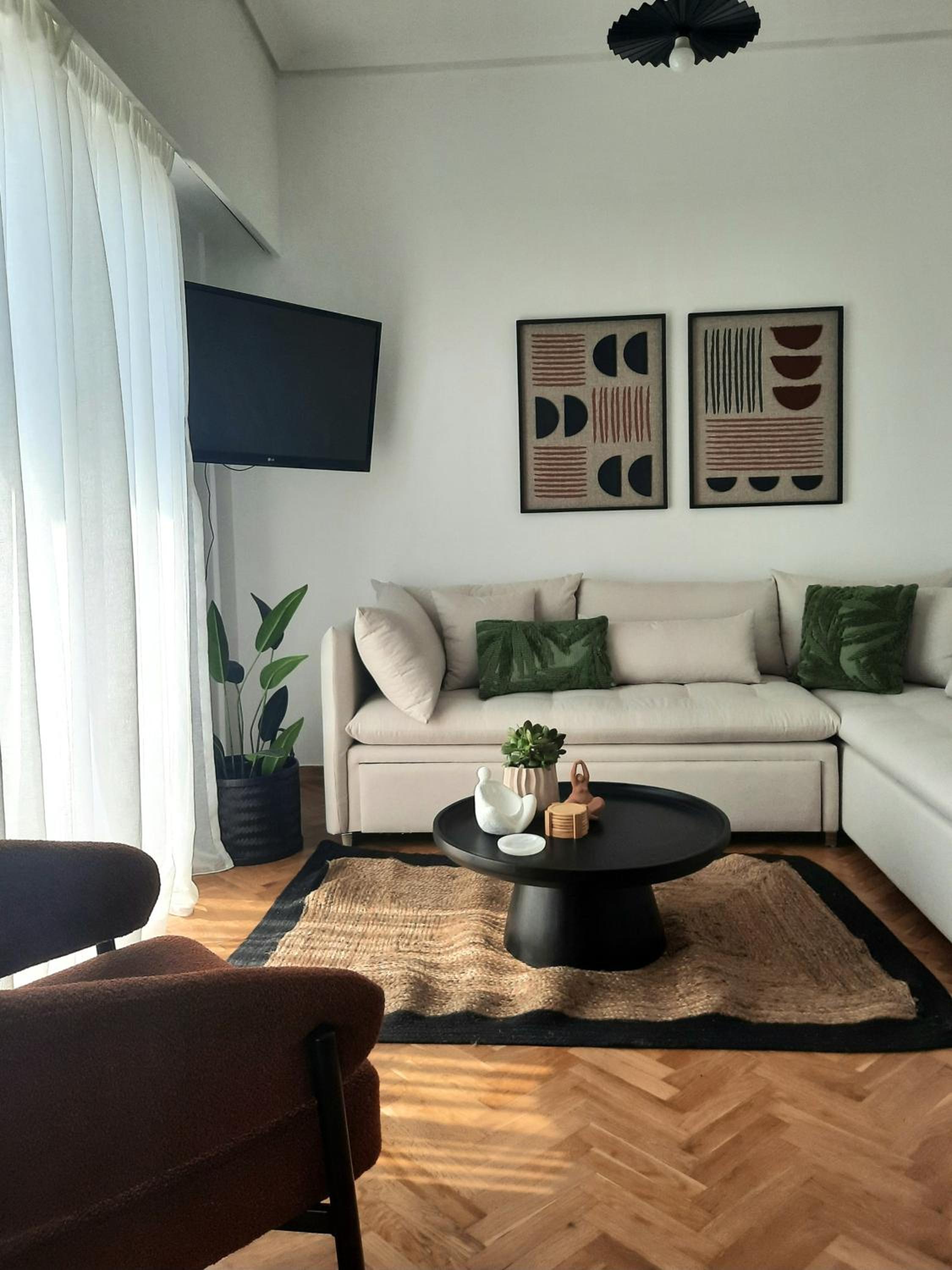 One-Bedroom Apartment photo 1