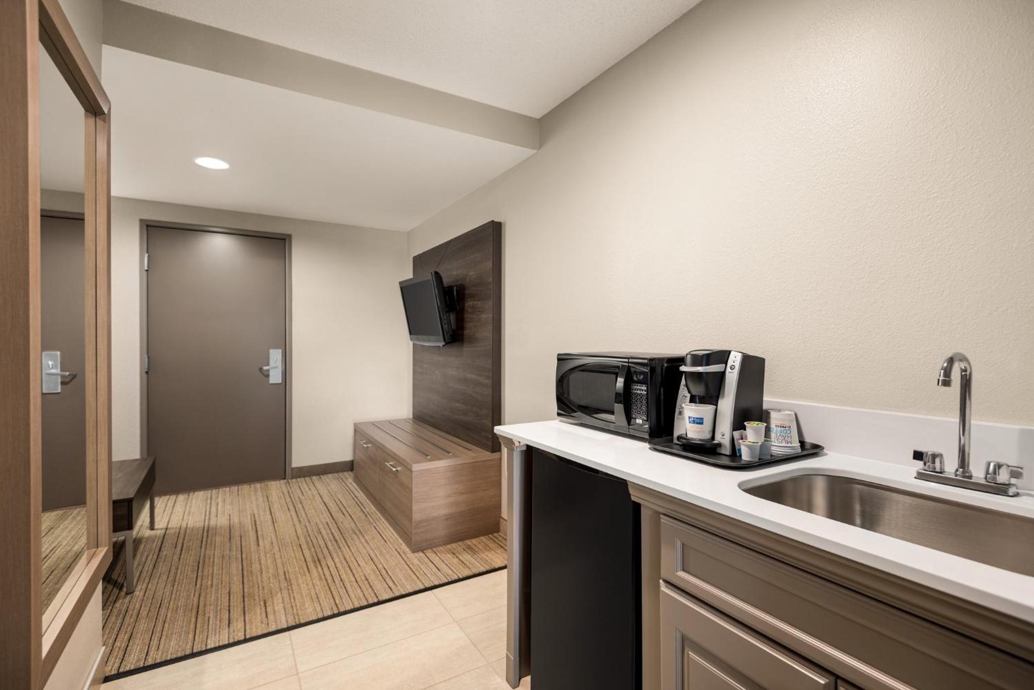 King Suite with Sofa Bed - Photo 3