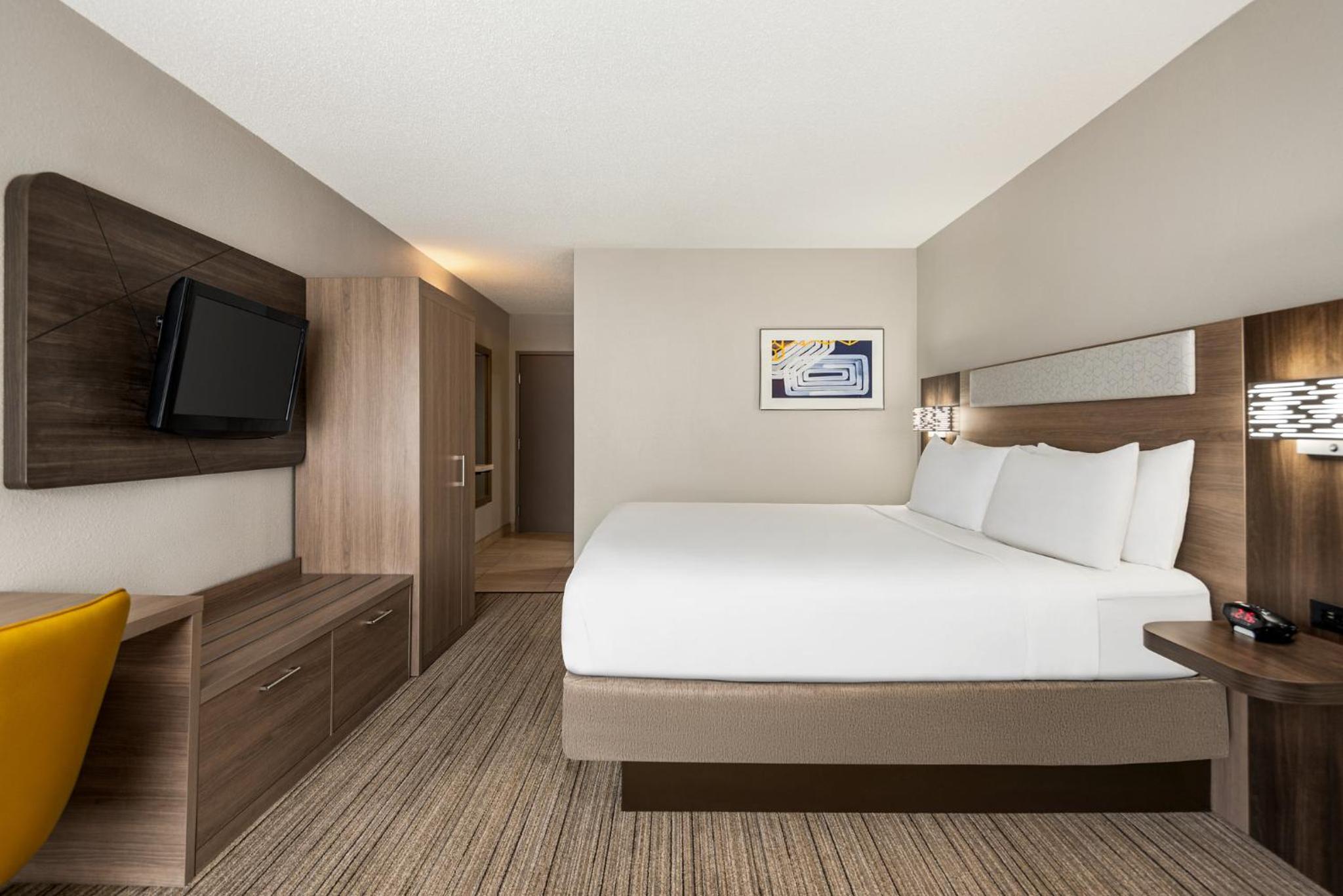 Standard King Room - Photo 4