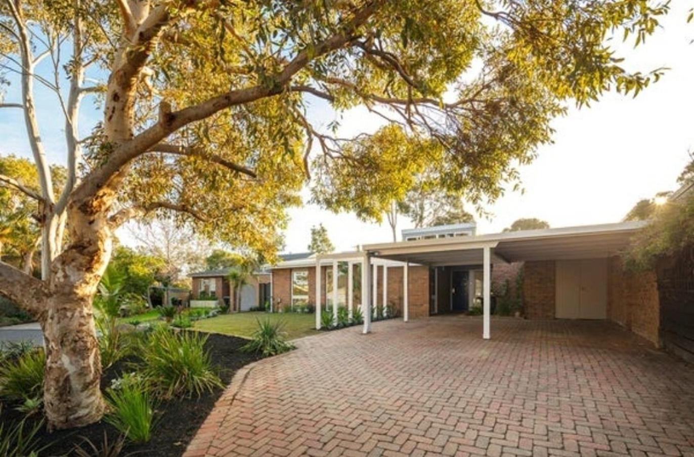Four-Bedroom House photo 3