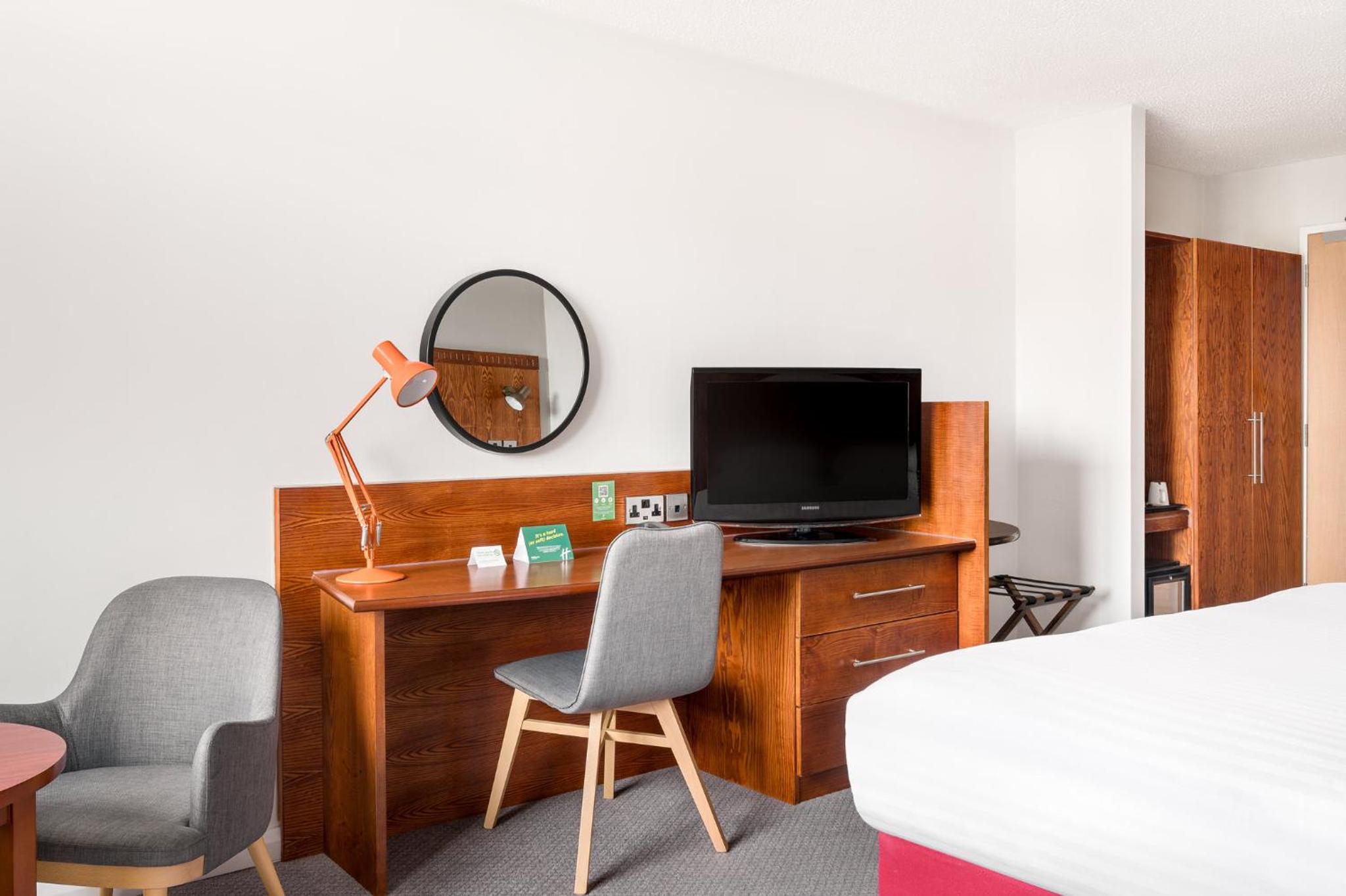 Standard Queen Room - Photo 12