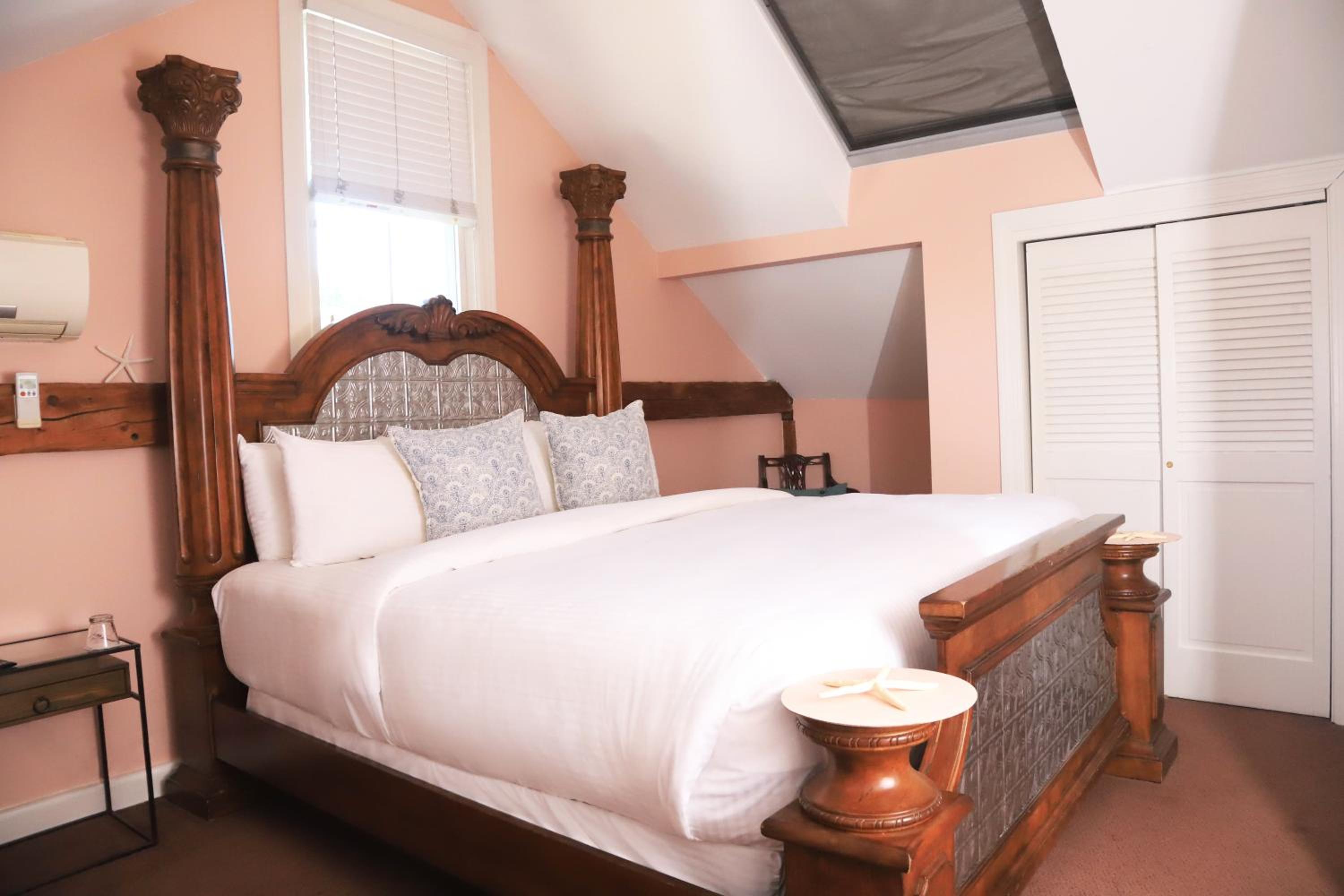 Queen Suite - Photo 3