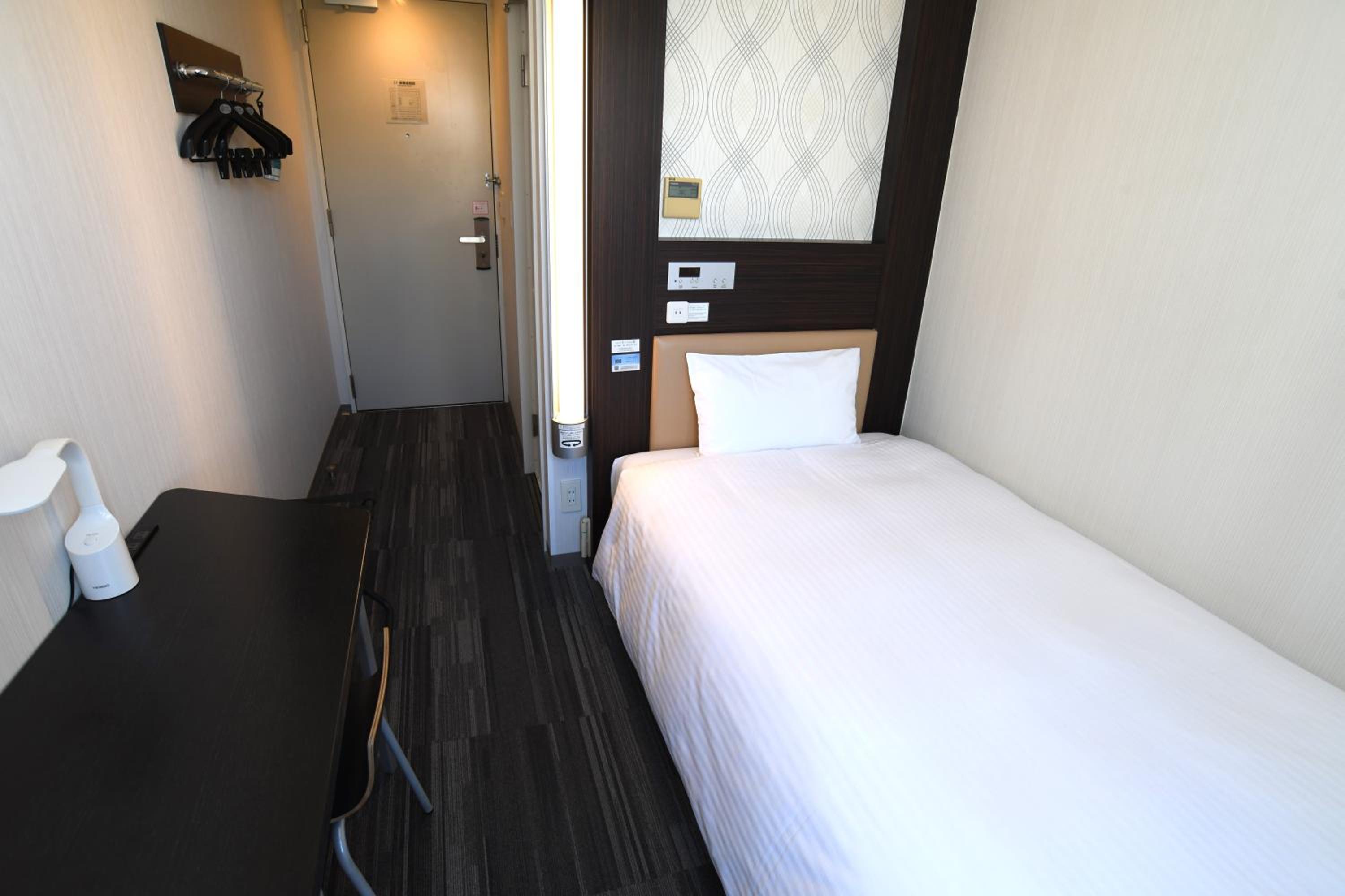 Single Room - Smoking photo 2