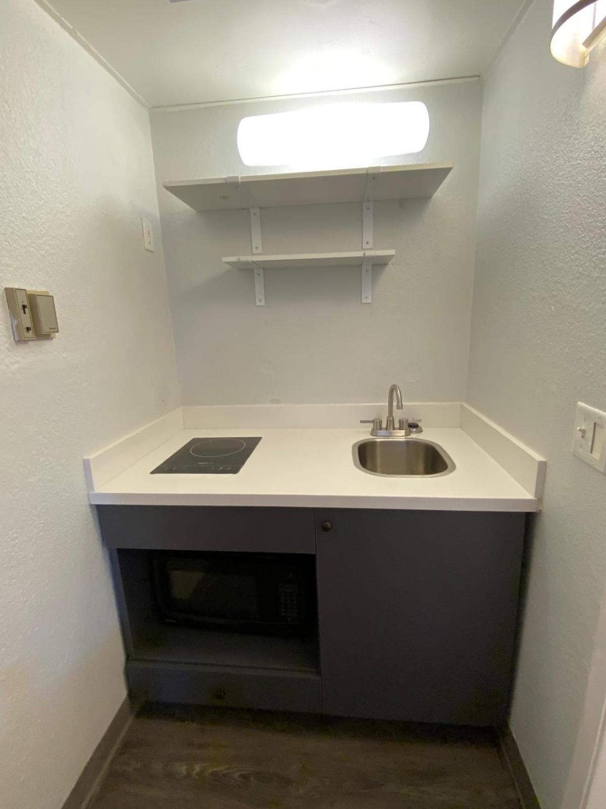 Double Room - Non-Smoking  - Photo 2