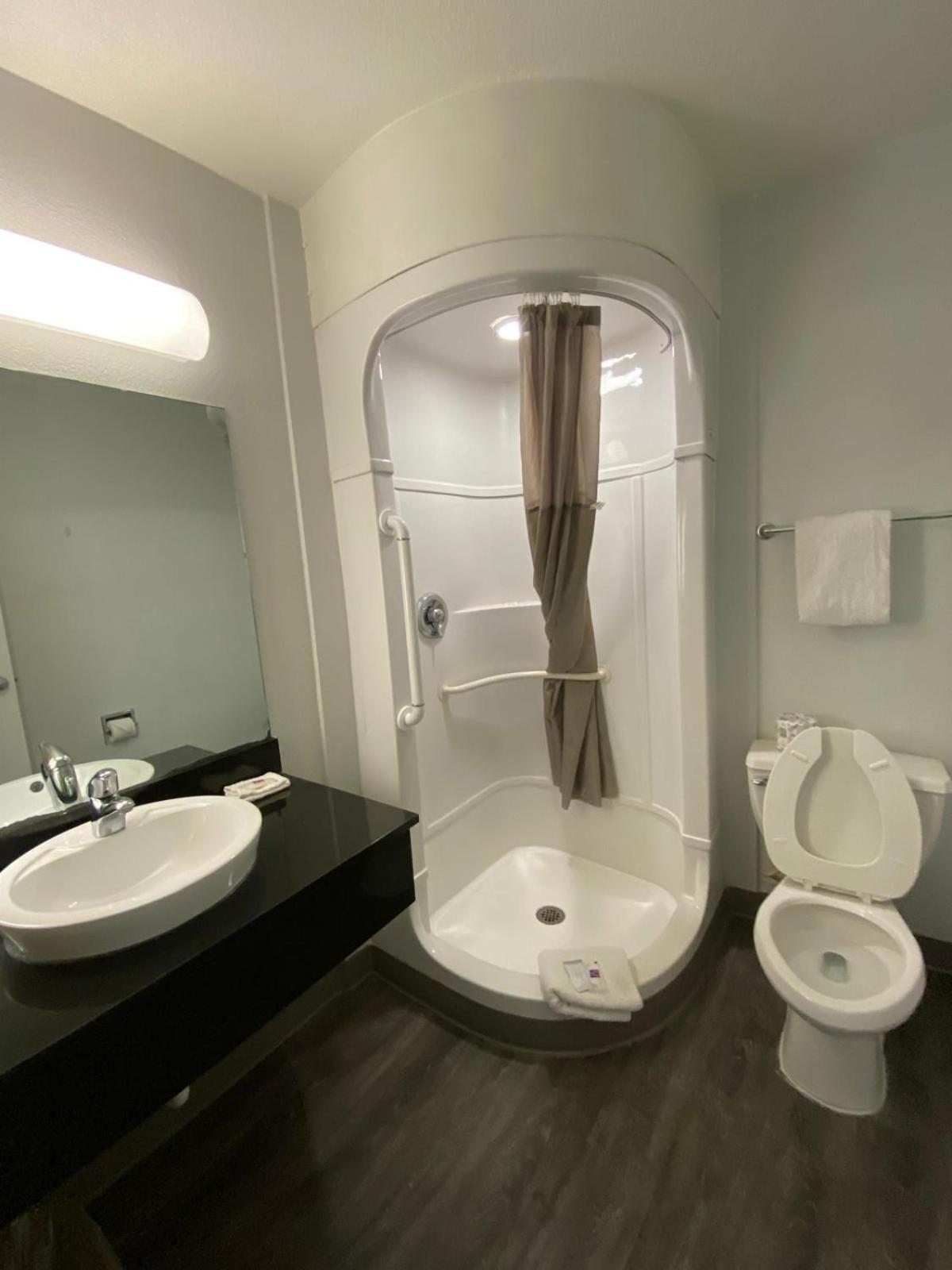 Double Room - Non-Smoking  - Photo 3