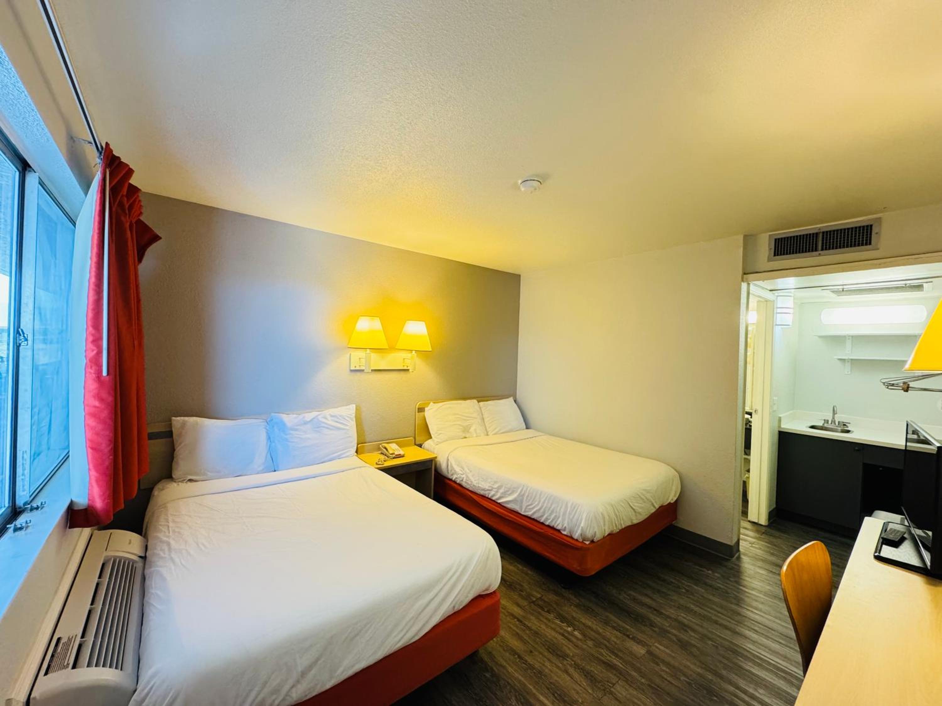 Quadruple Room - Non-Smoking photo 1