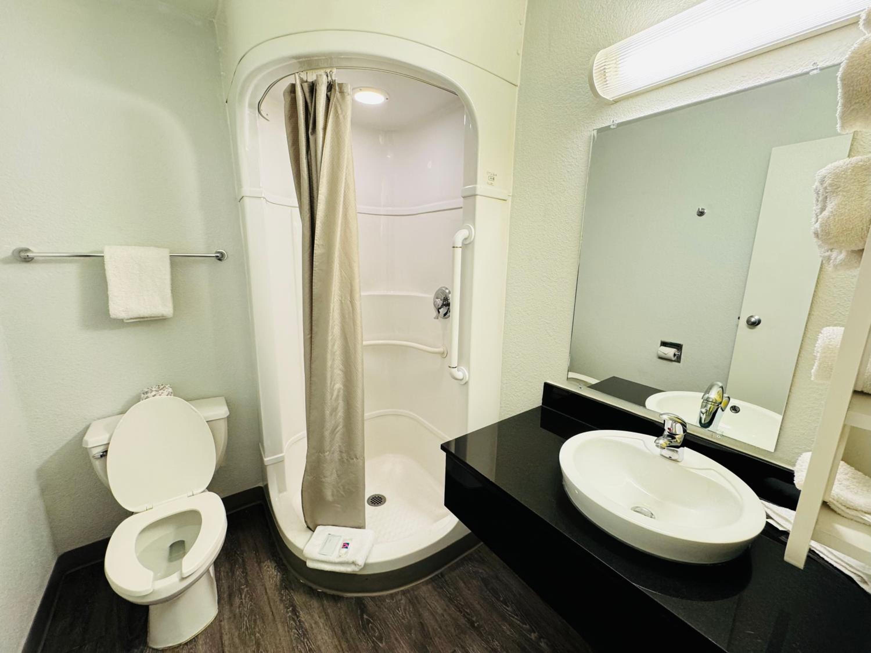 Quadruple Room - Non-Smoking photo 2
