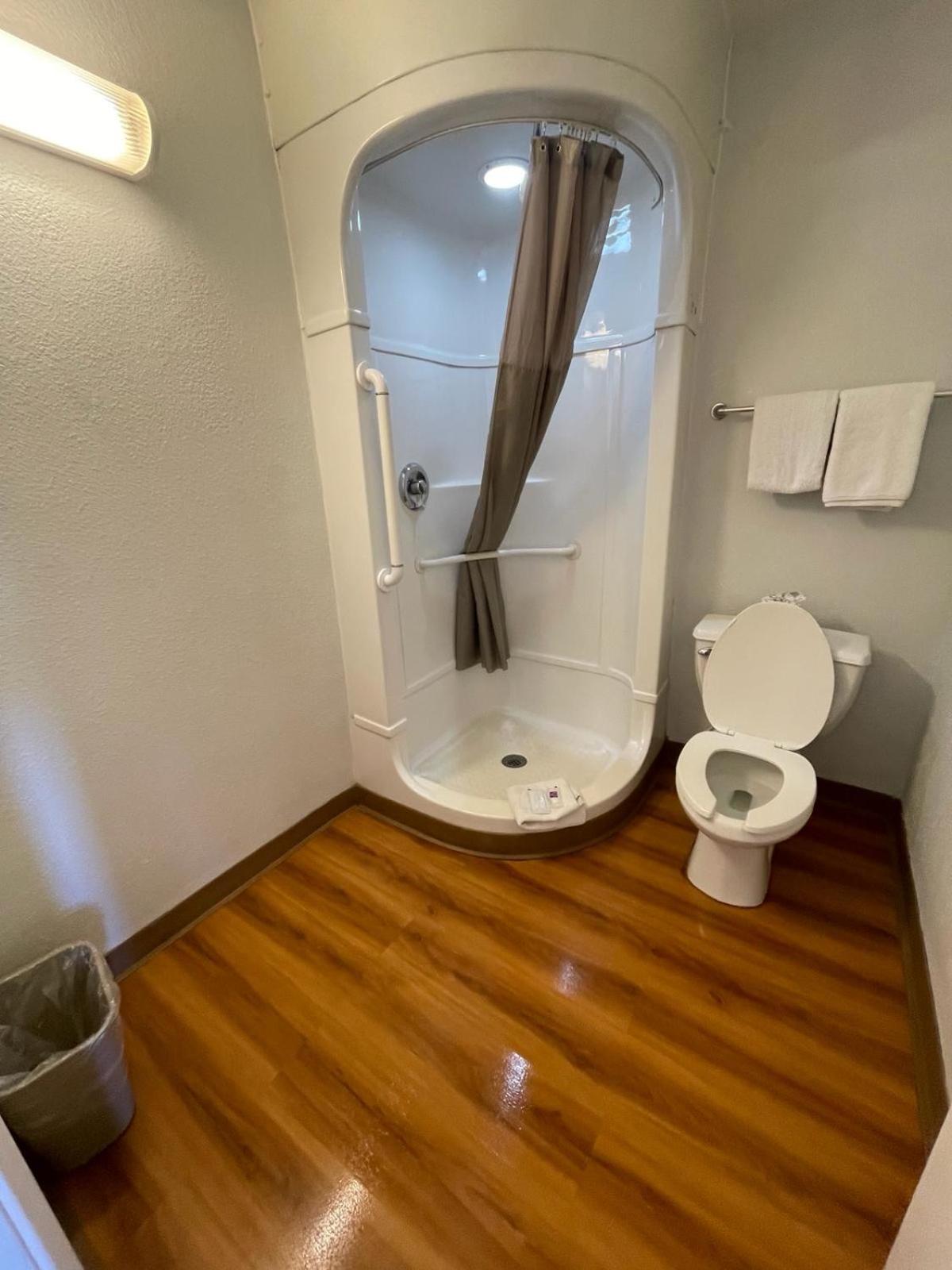Deluxe Double Room - Non-Smoking photo 2