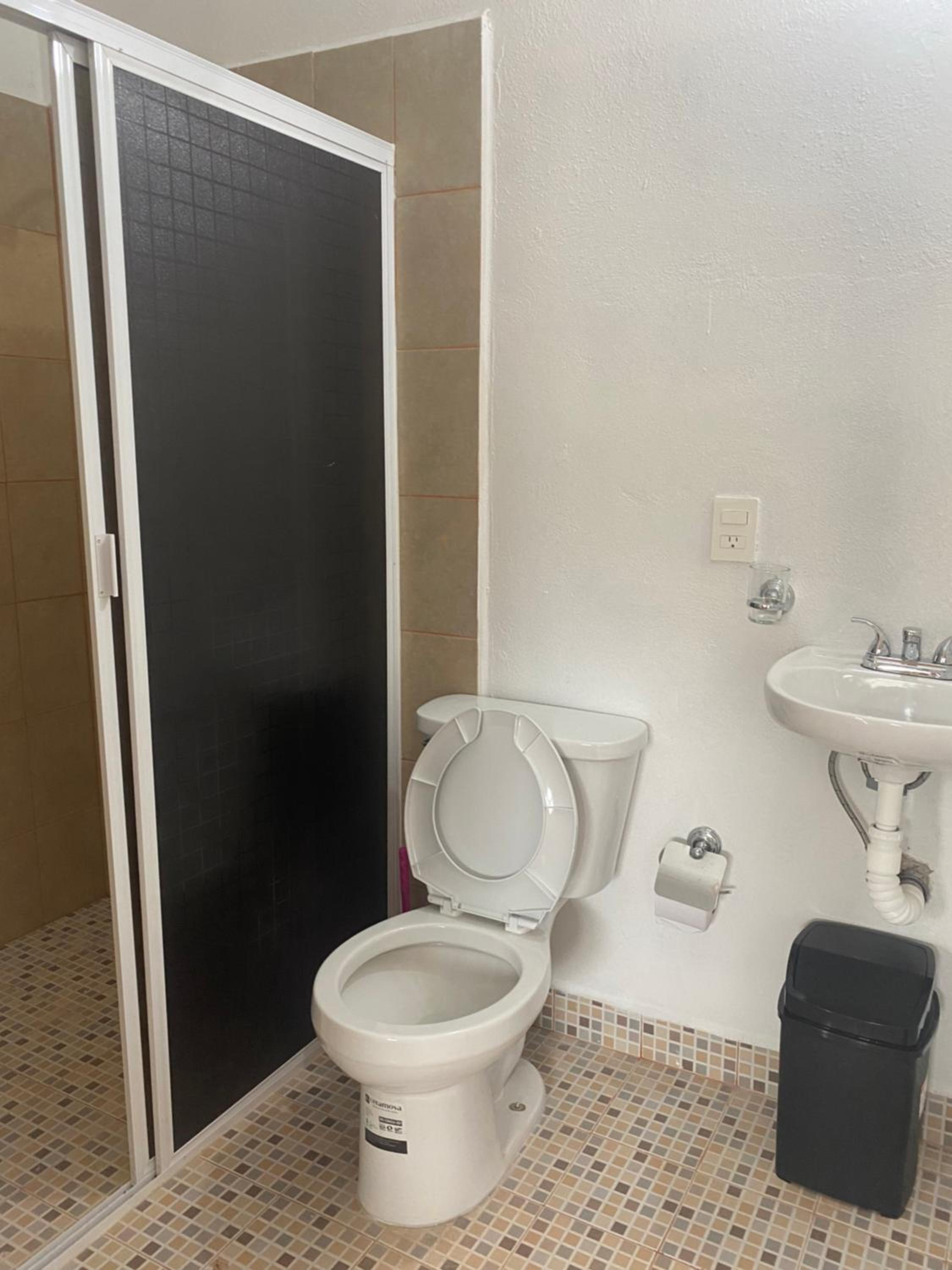 Twin Room with Private Bathroom photo 2