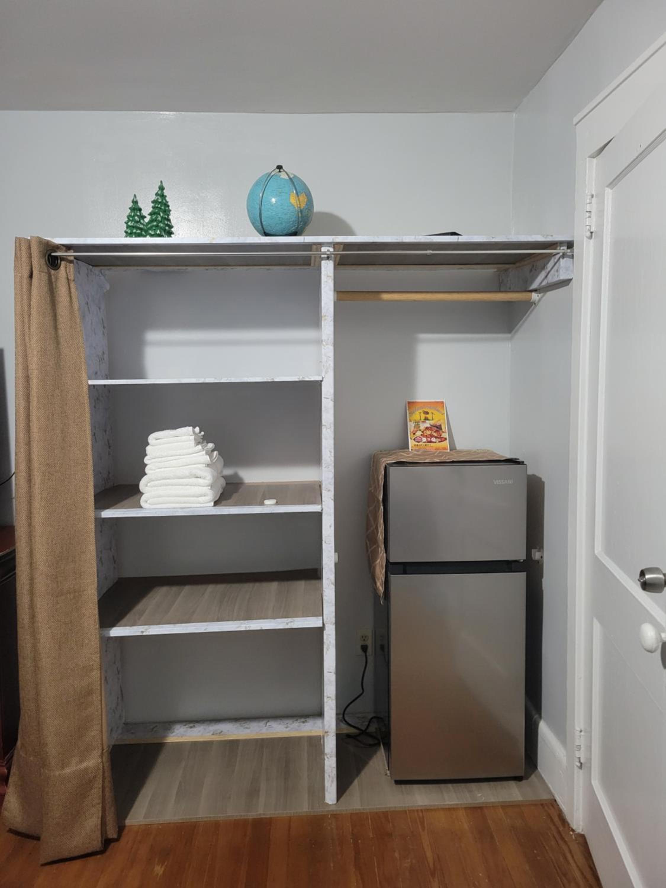 Double Room with Shared Bathroom photo 2