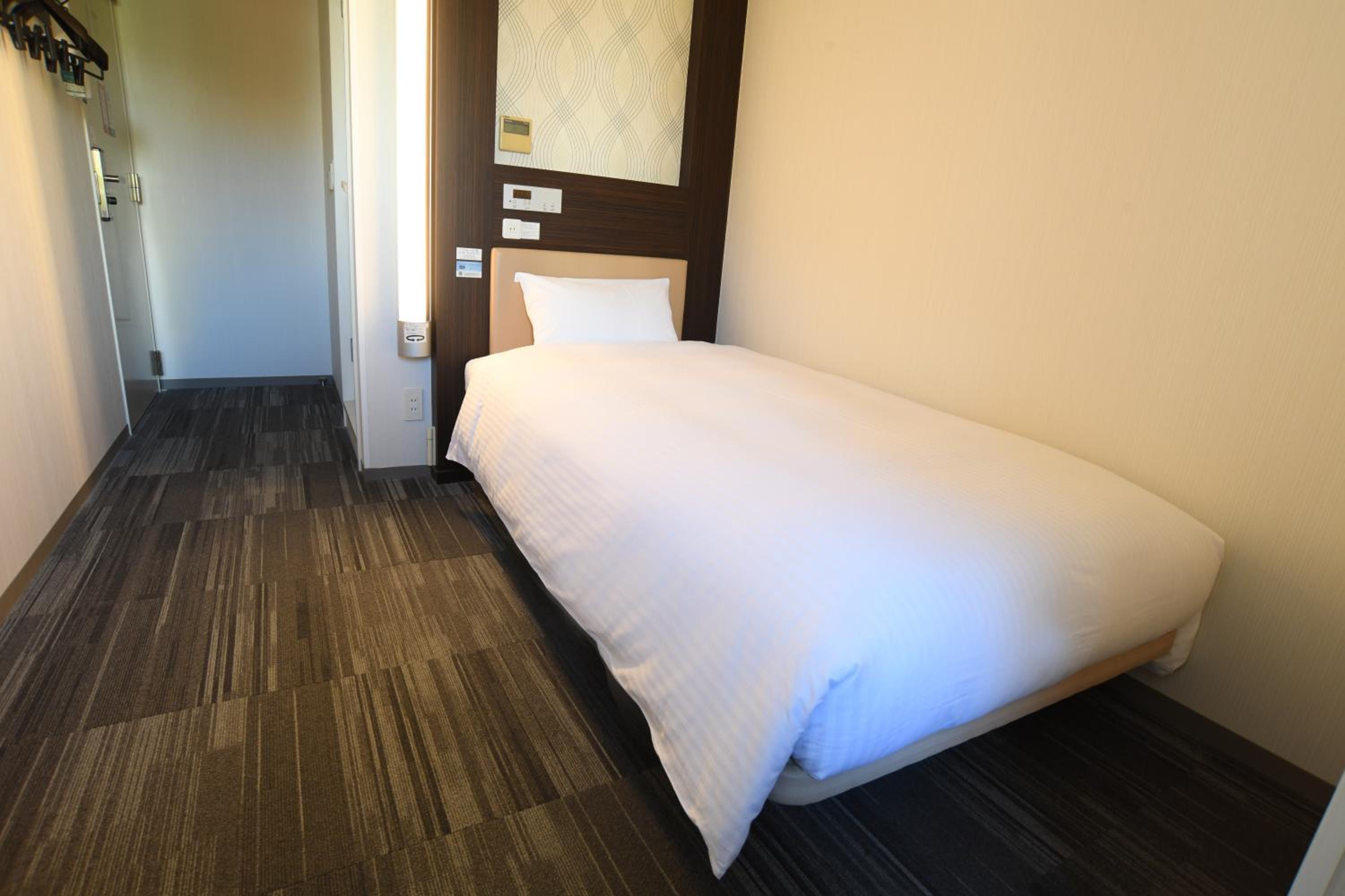 Single Room - Non-Smoking photo 3