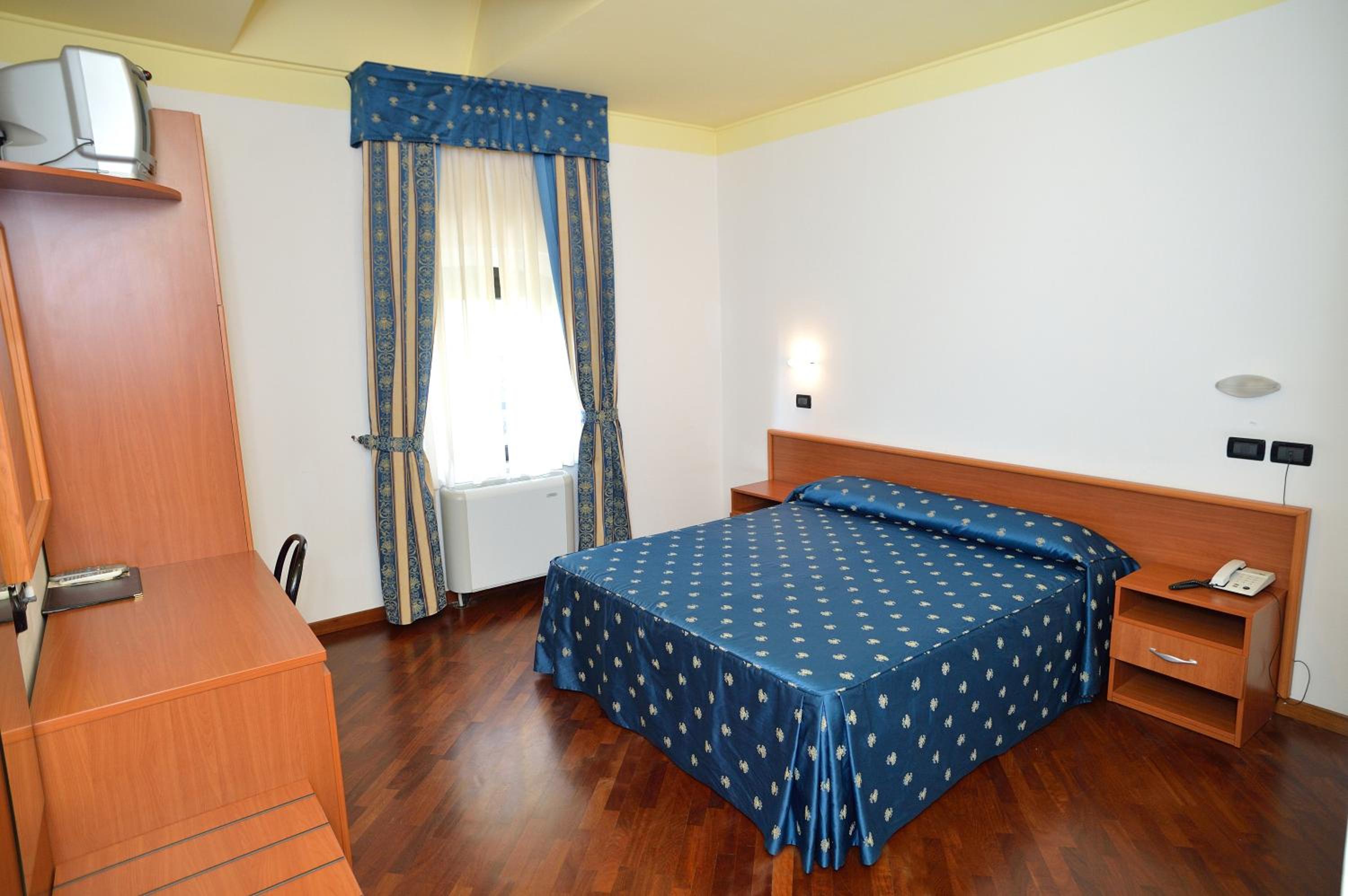 Double or Twin Room photo 2