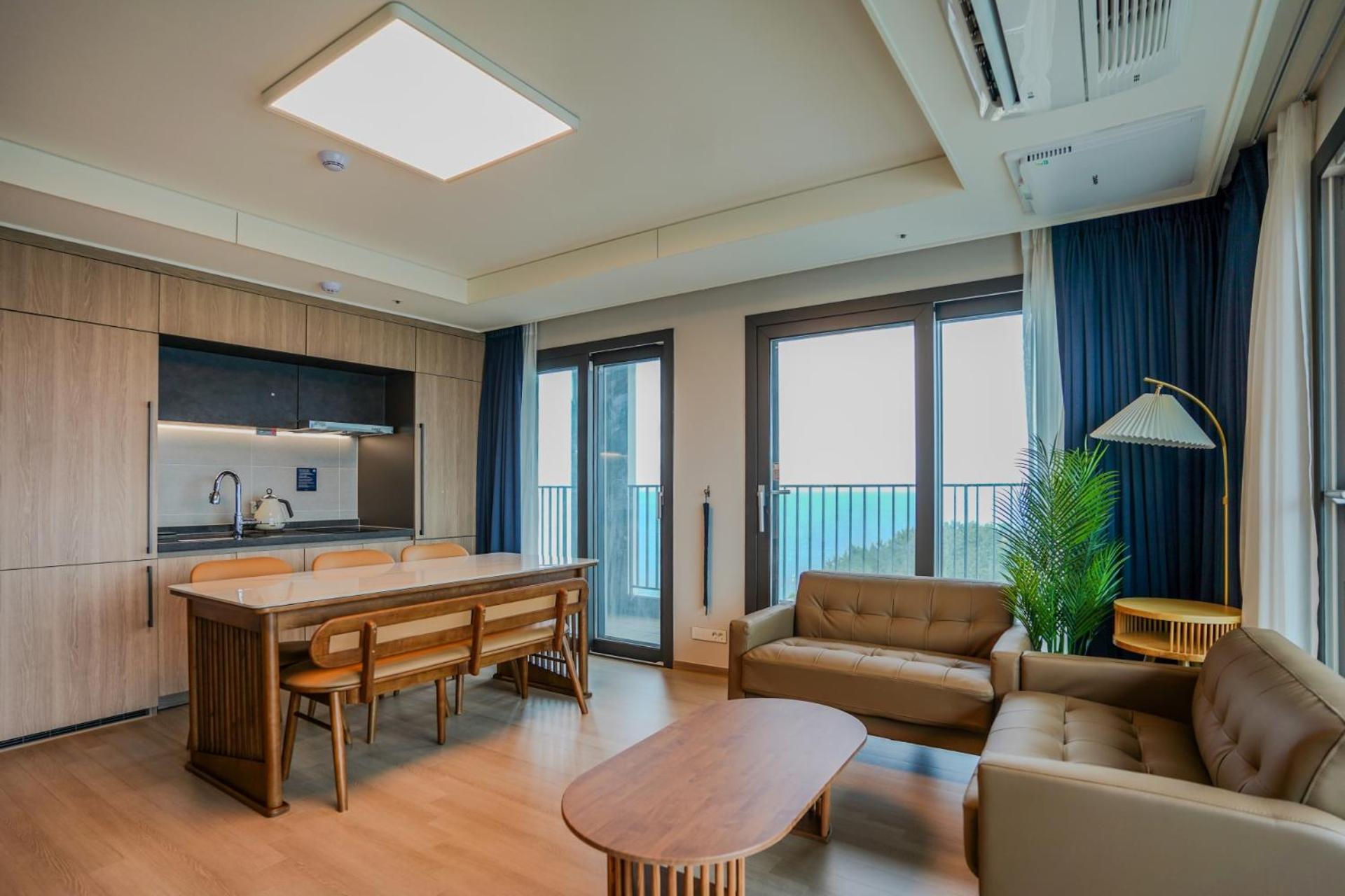 Family Room - Photo 20